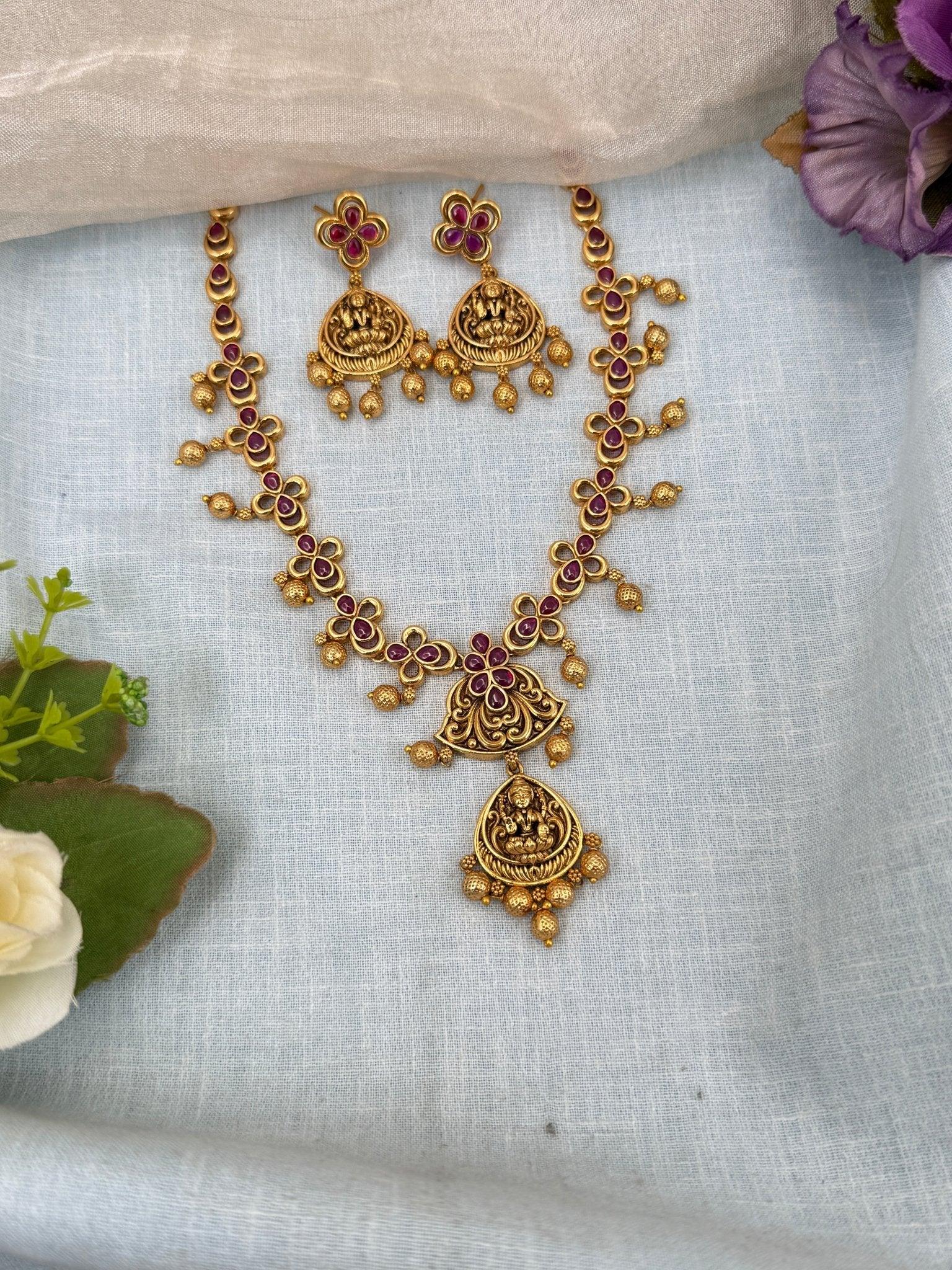 Royal Antique Lakshmi Pendant Necklace Set 0197 - Mahilas