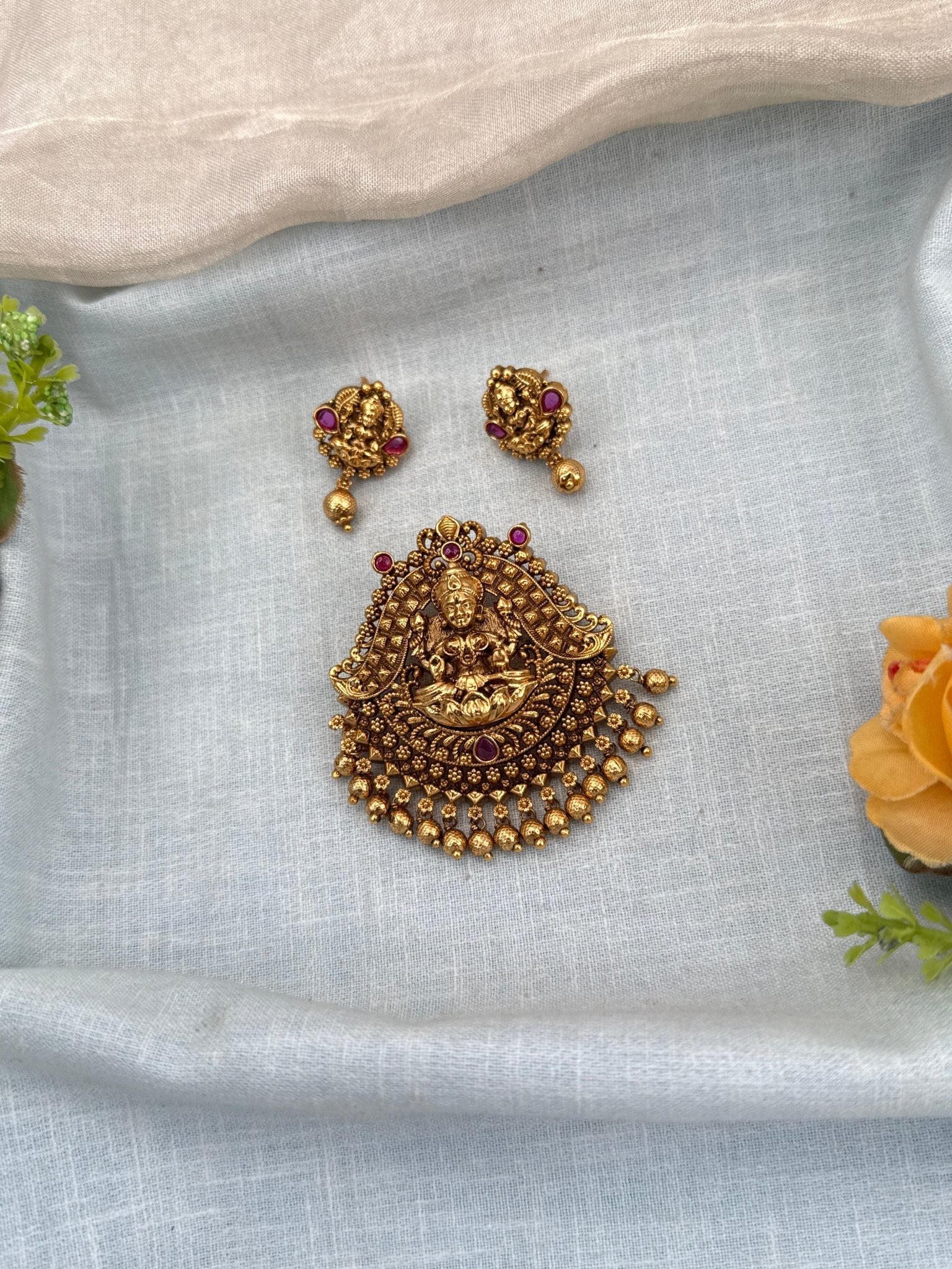 Royal Antique Lakshmi Pendant Set 289 - Mahilas