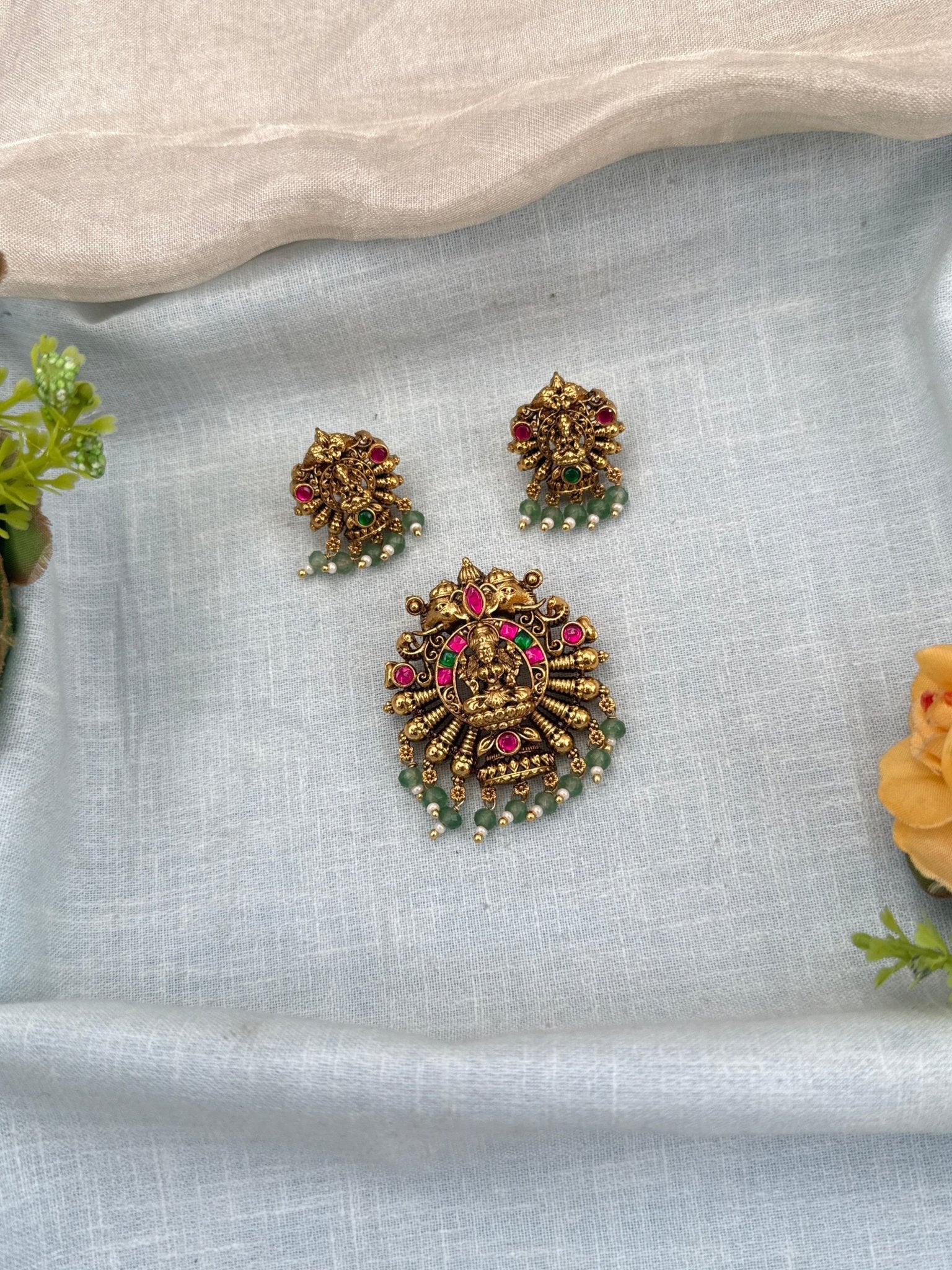 Royal Antique Lakshmi Pendant Set 290 - Mahilas