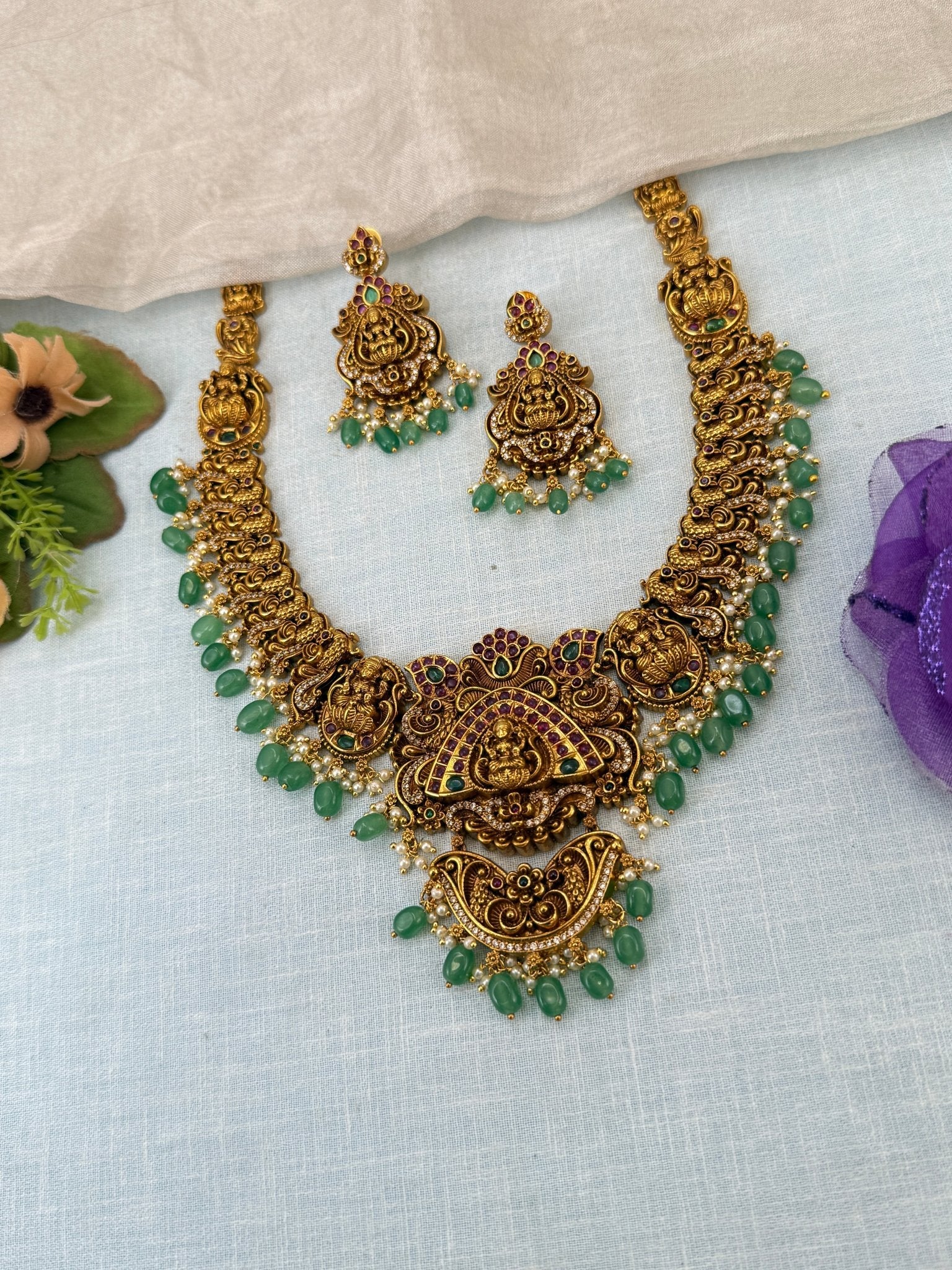 Royal Antique Lakshmi Pendant Short Necklace Set 0934 - Mahilas