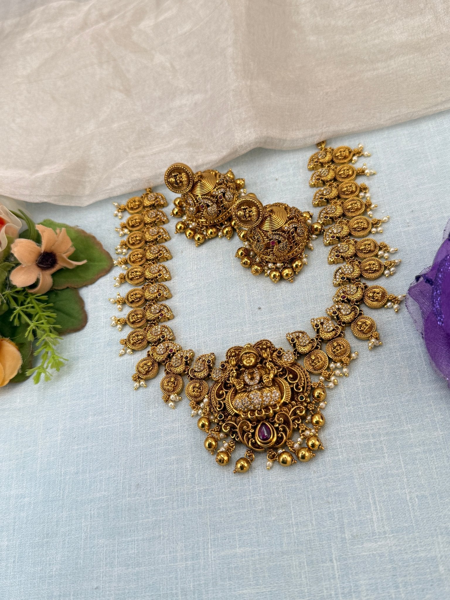 Royal Antique Lakshmi Pendant Short Necklace Set 0935 - Mahilas