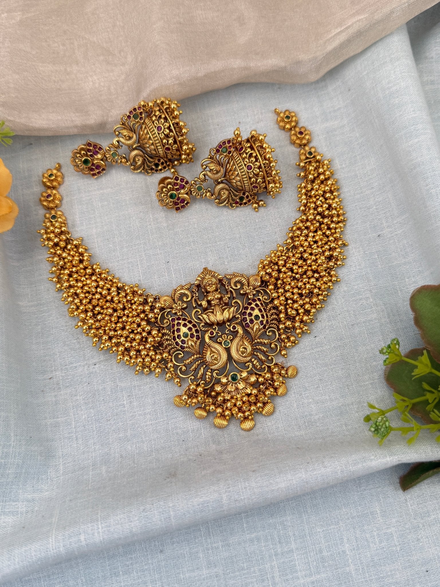 Royal Antique Lakshmi Short Necklace Set 0580 - Mahilas