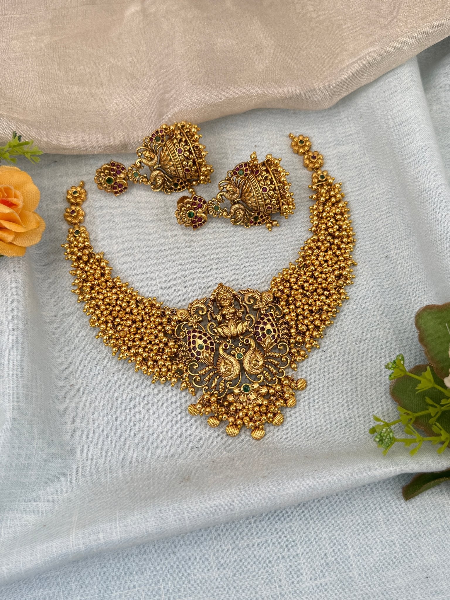 Royal Antique Lakshmi Short Necklace Set 0580 - Mahilas