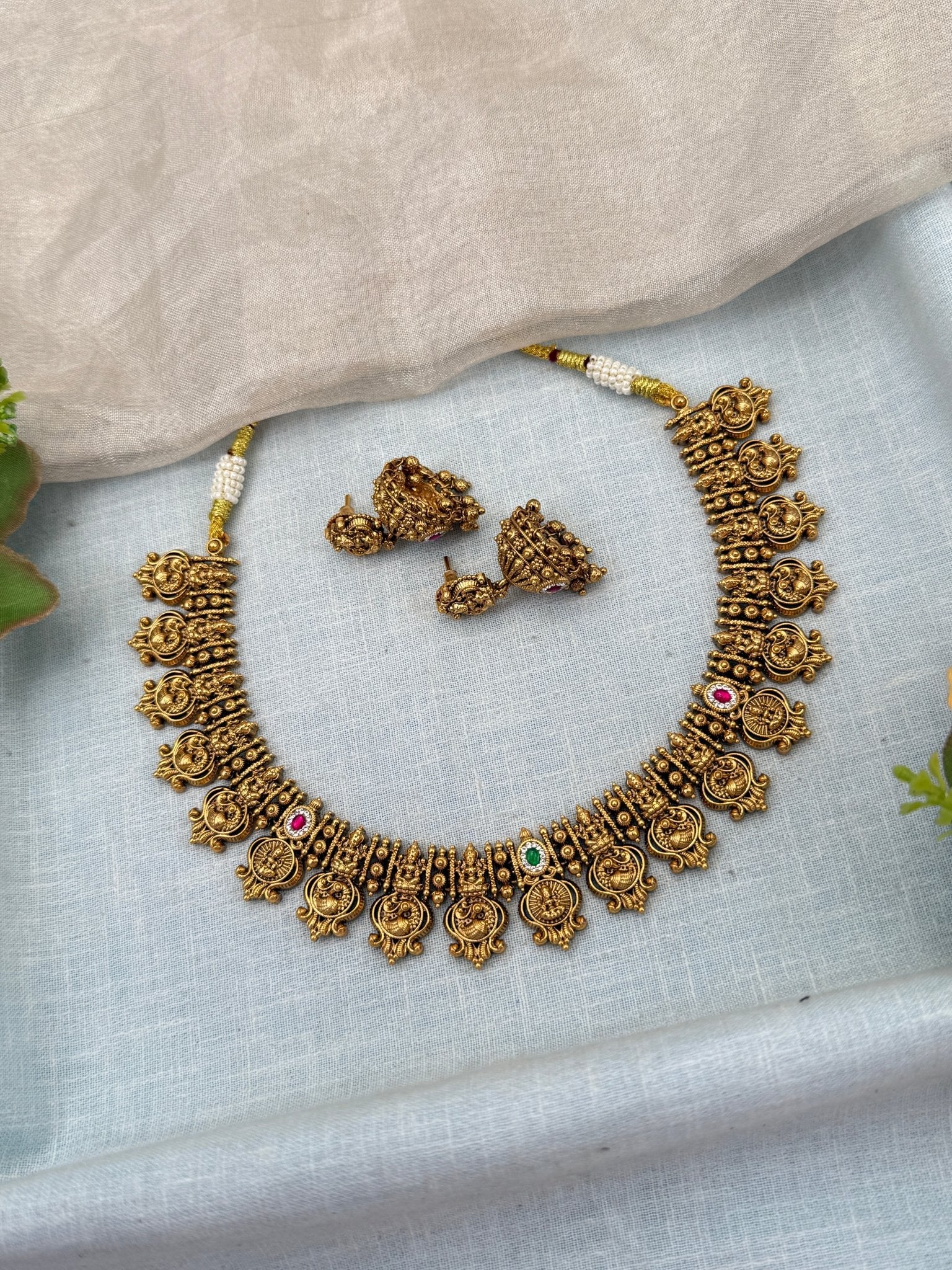 Royal Antique Lakshmi Short Necklace Set 0692 - Mahilas