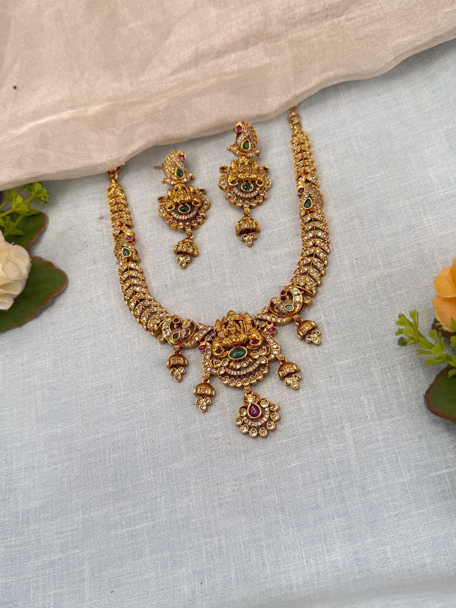 Royal Antique Lakshmi Short Necklace Set 0750 - Mahilas