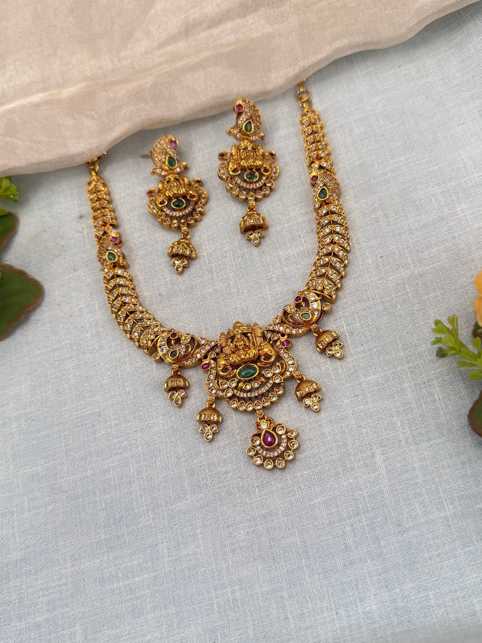 Royal Antique Lakshmi Short Necklace Set 0750 - Mahilas