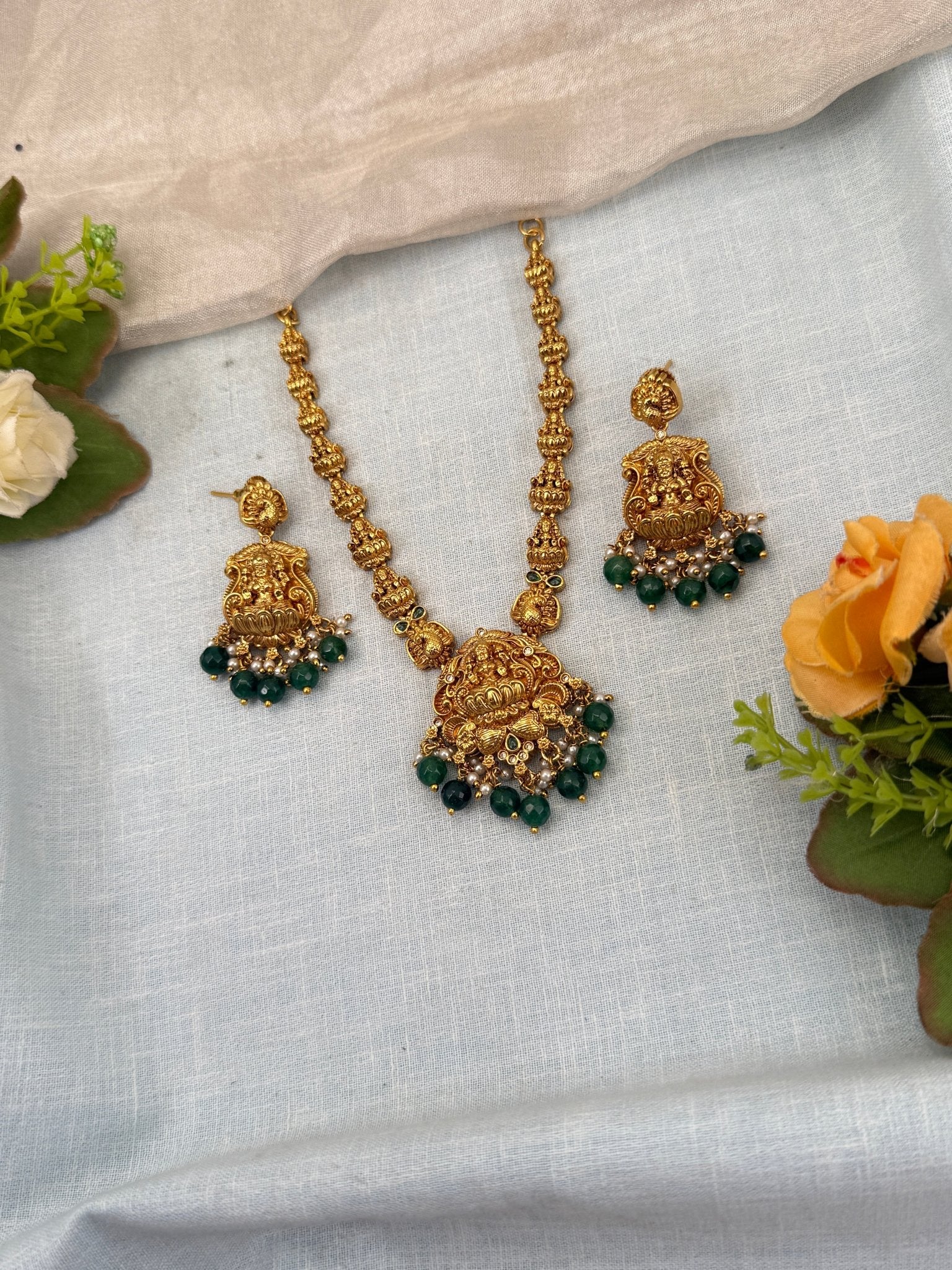 Royal Antique Lakshmi Short Necklace Set 0751 - Mahilas