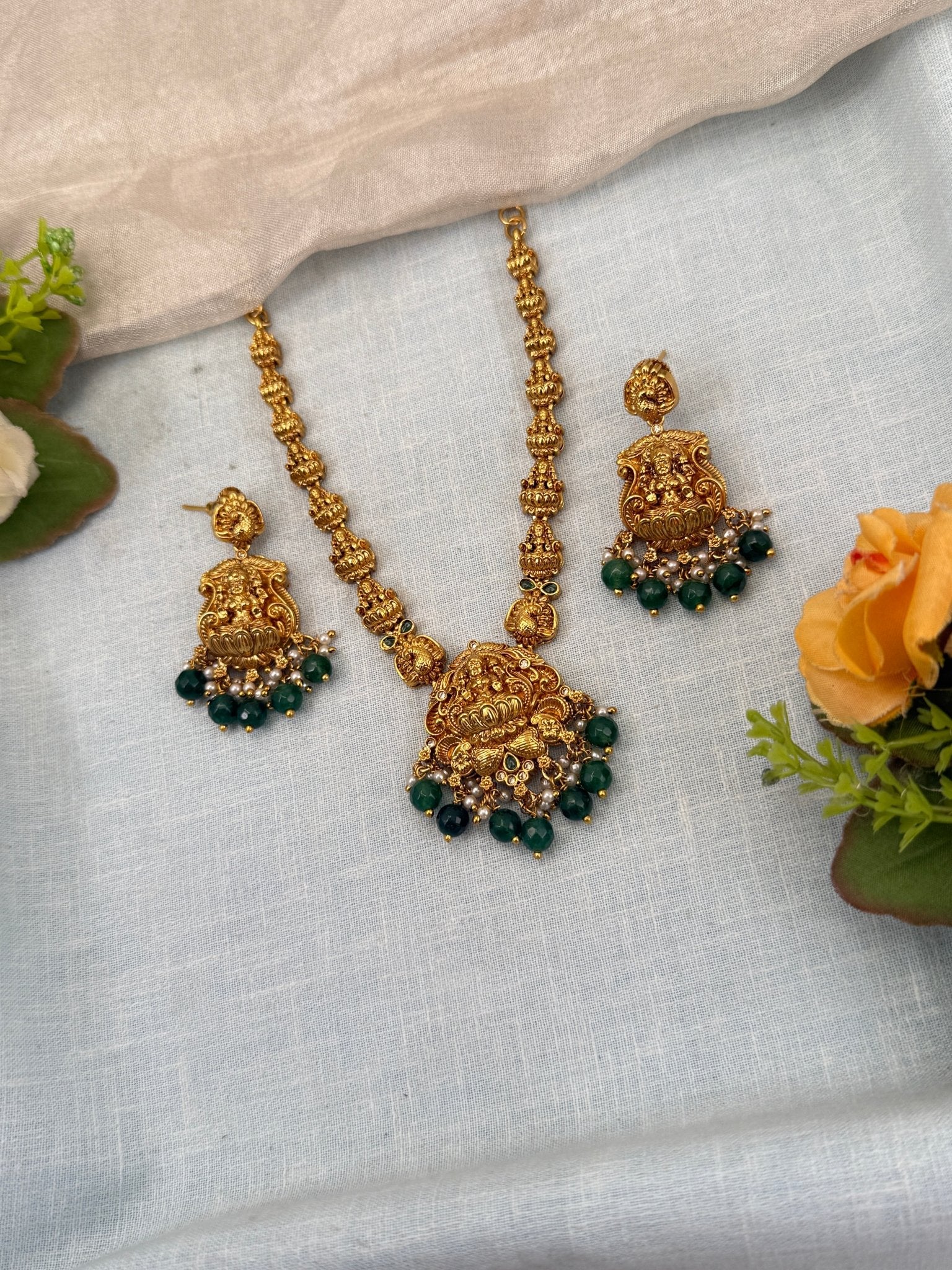 Royal Antique Lakshmi Short Necklace Set 0751 - Mahilas