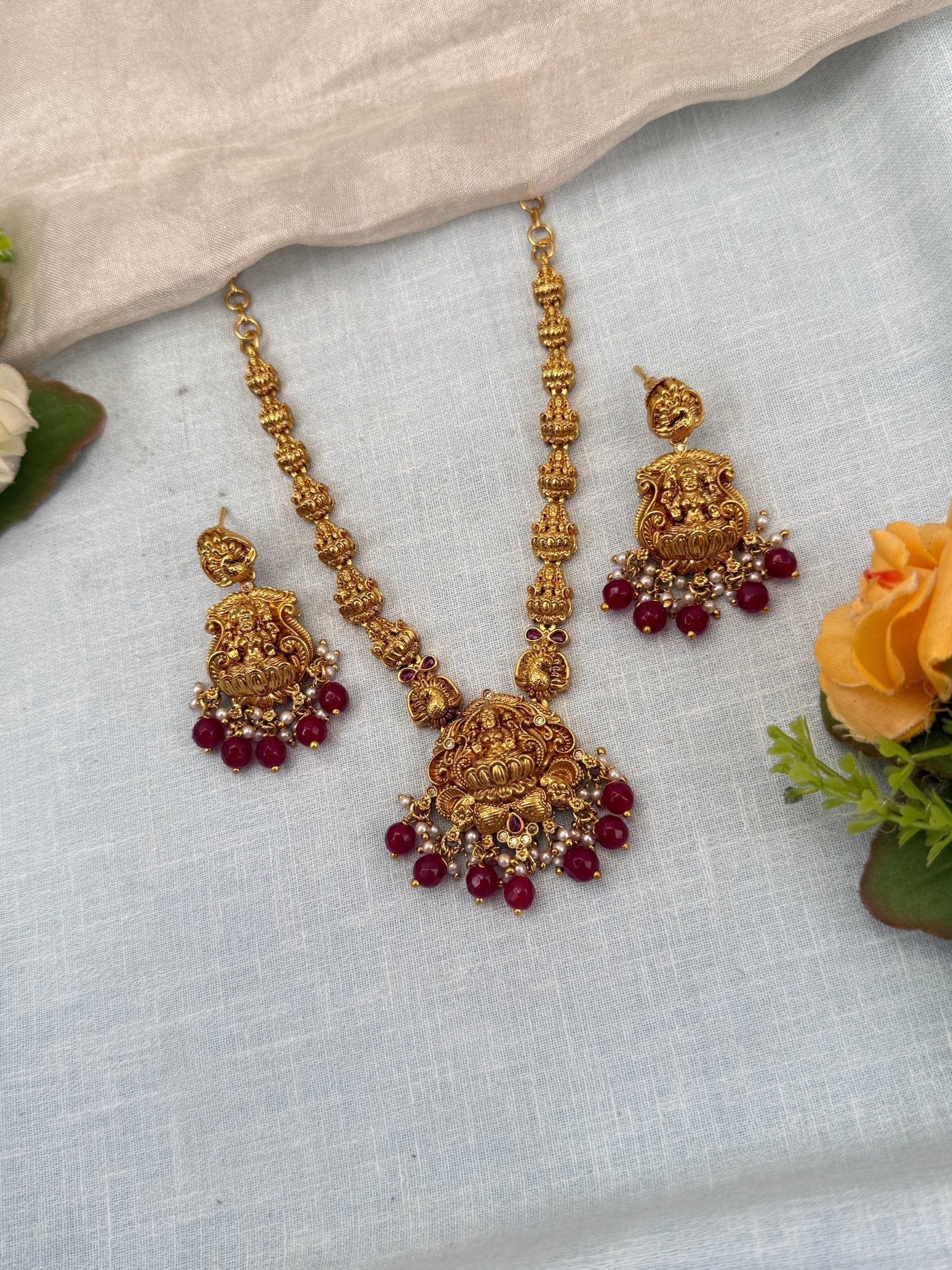 Royal Antique Lakshmi Short Necklace Set 0752 - Mahilas