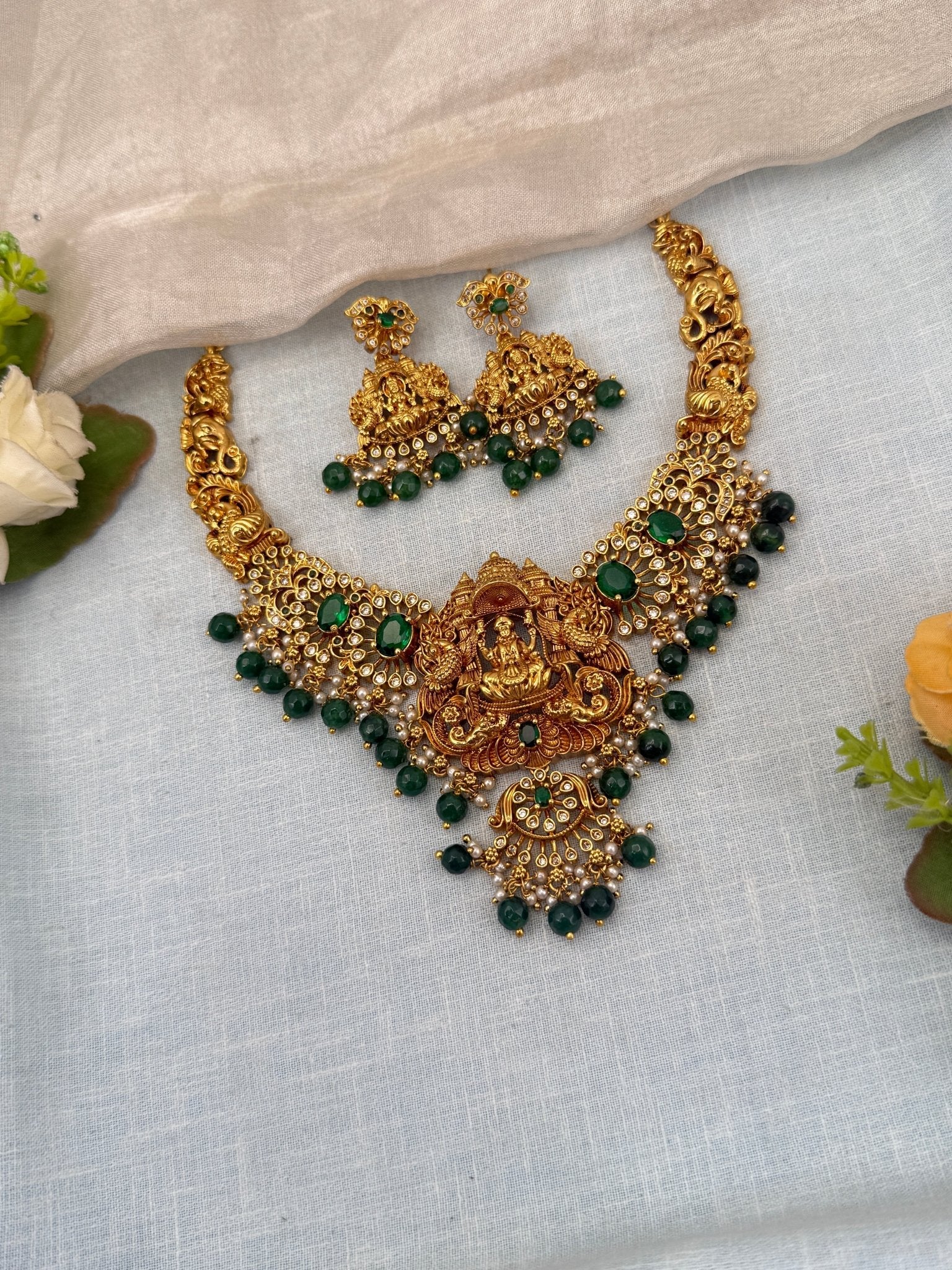 Royal Antique Lakshmi Short Necklace Set 0753 - Mahilas