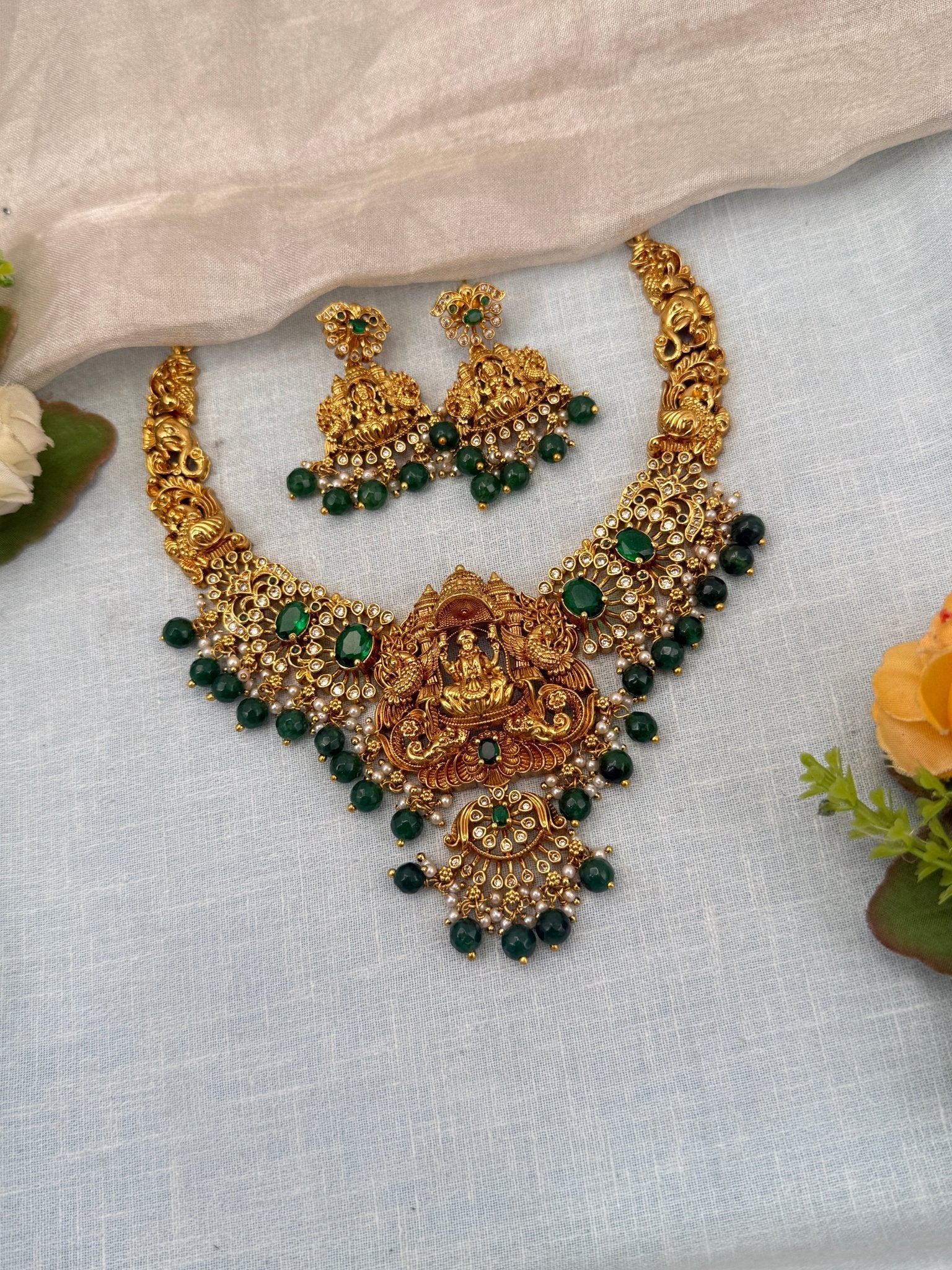Royal Antique Lakshmi Short Necklace Set 0753 - Mahilas