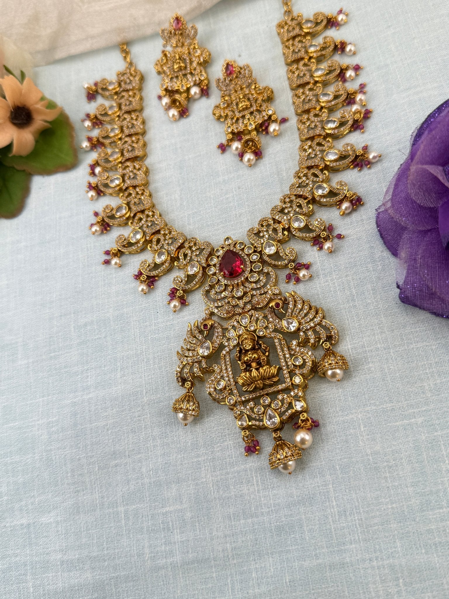 Royal Antique Lakshmi Short Necklace Set 0920 - Mahilas
