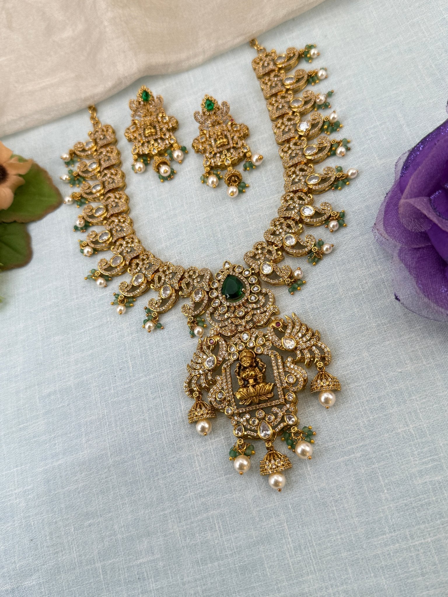 Royal Antique Lakshmi Short Necklace Set 0922 - Mahilas