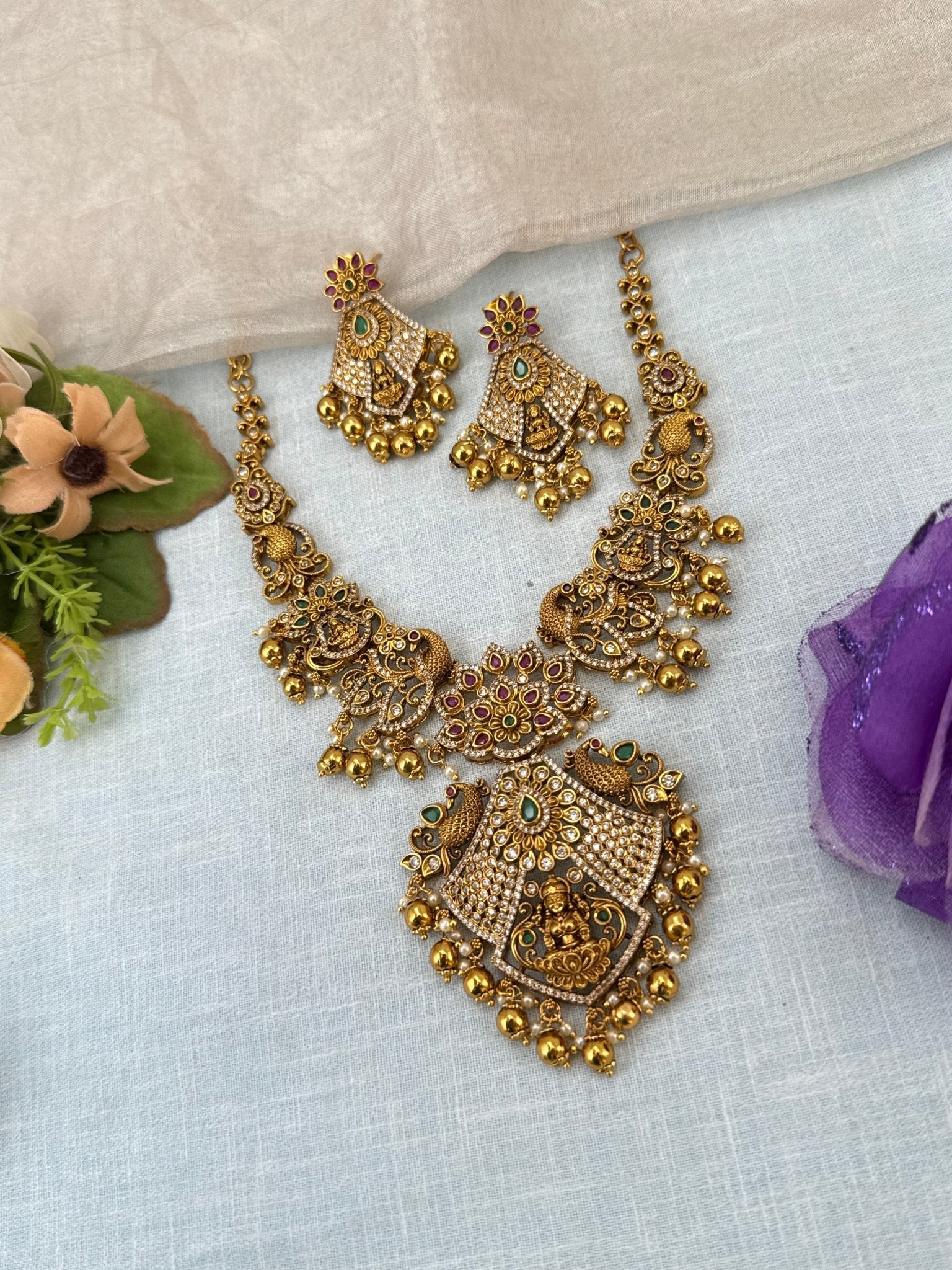 Royal Antique Lakshmi Short Necklace Set 0926 - Mahilas