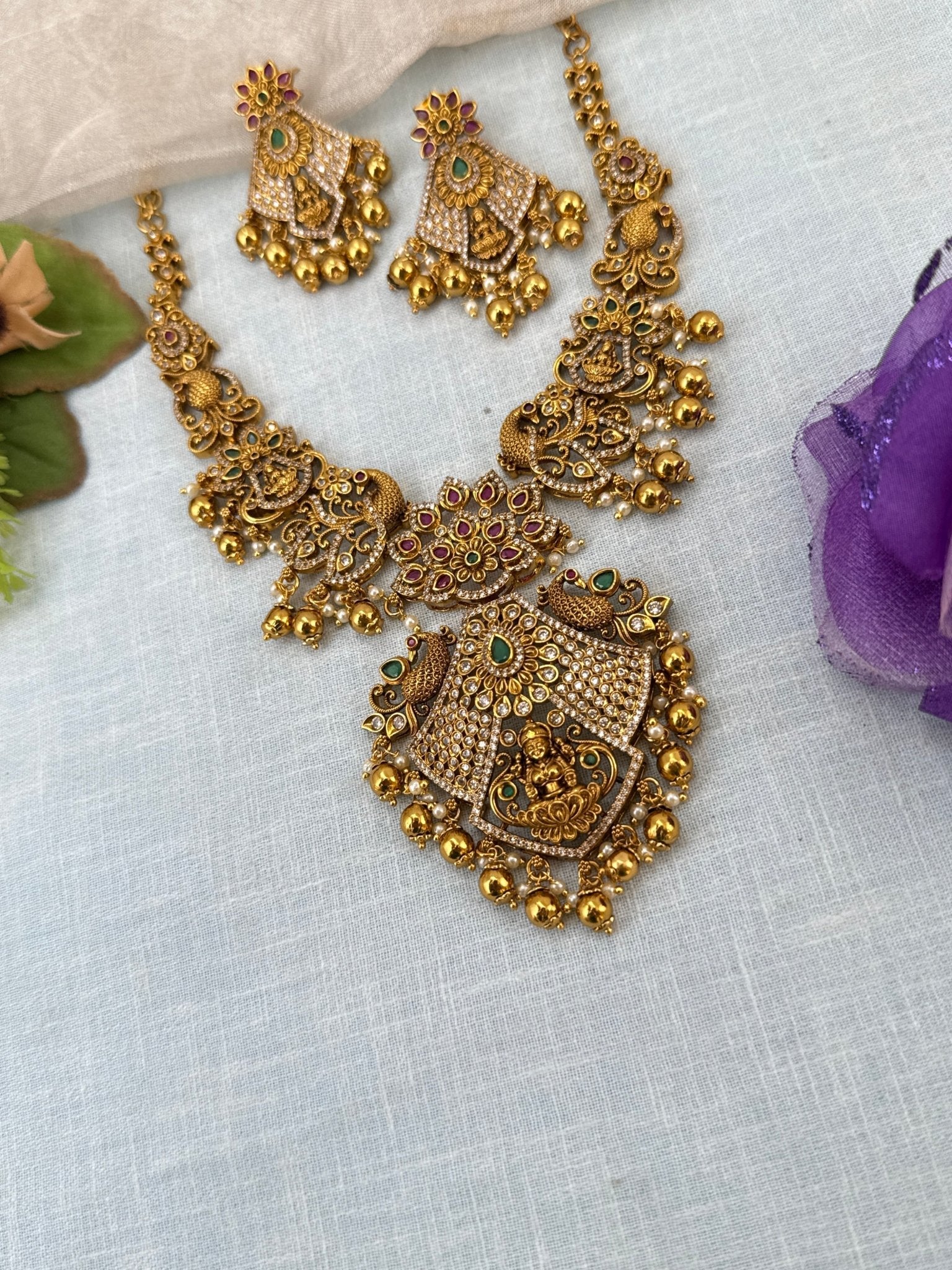 Royal Antique Lakshmi Short Necklace Set 0926 - Mahilas