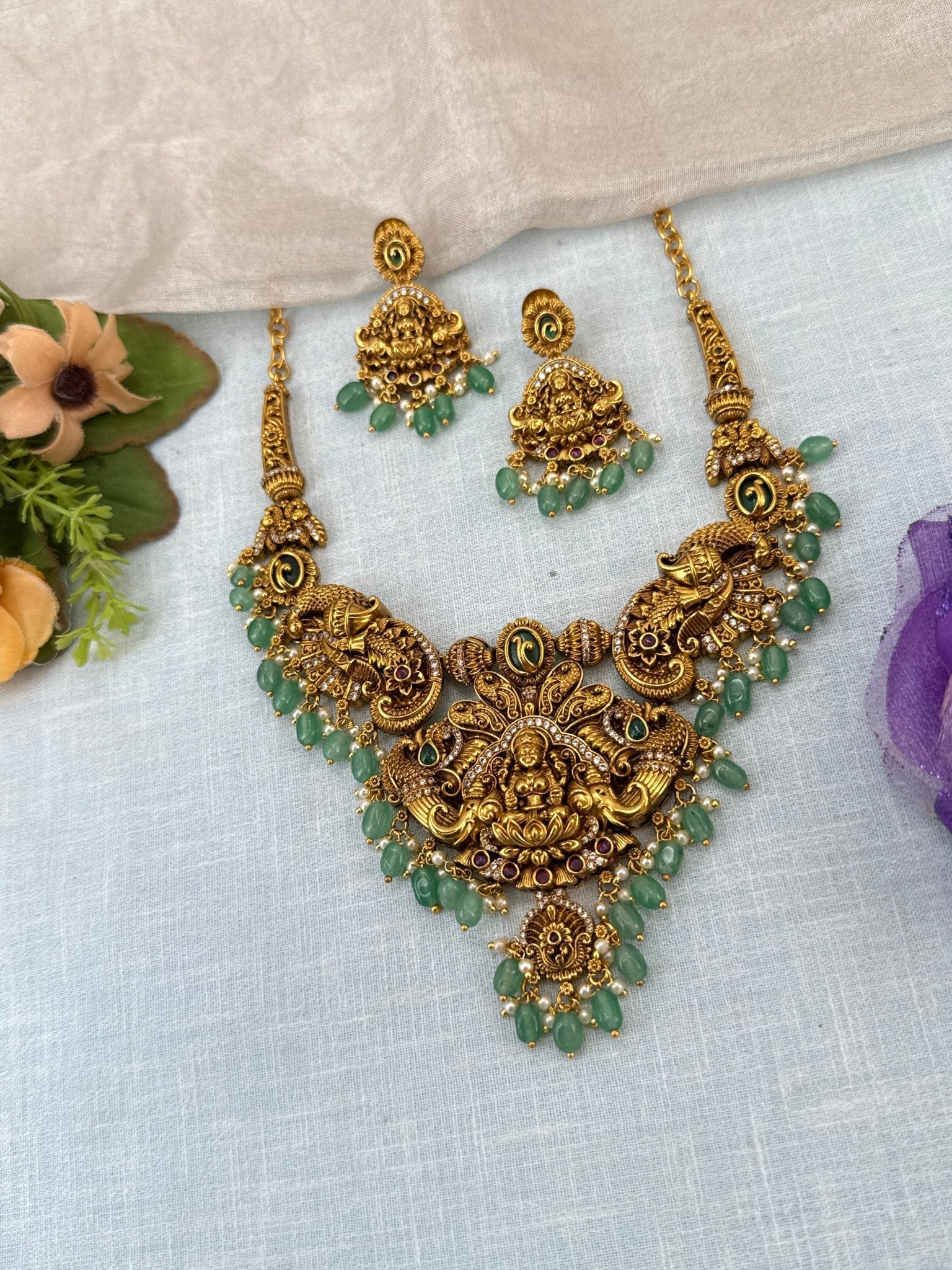 Royal Antique Lakshmi Short Necklace Set 0927 - Mahilas