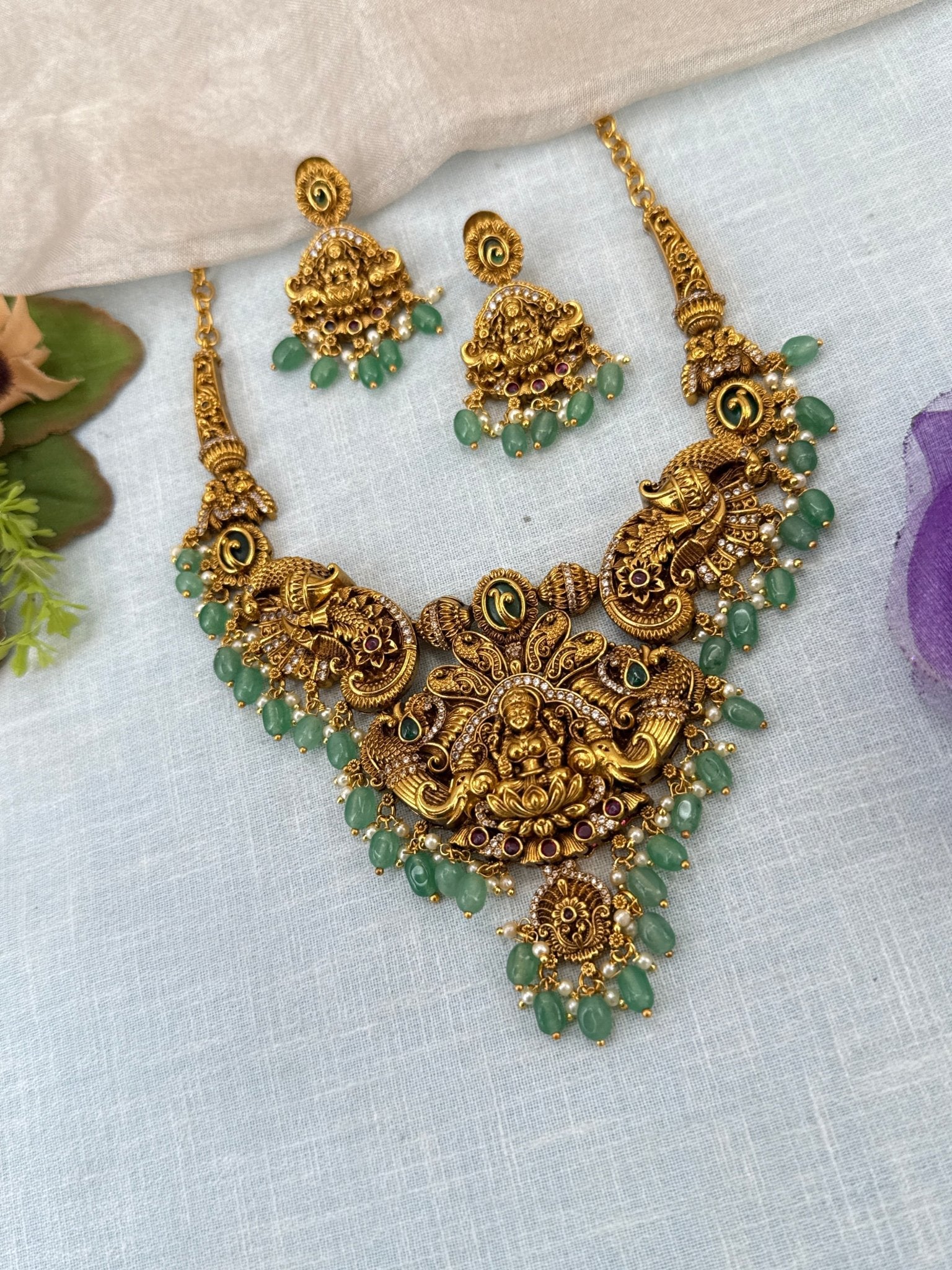 Royal Antique Lakshmi Short Necklace Set 0927 - Mahilas