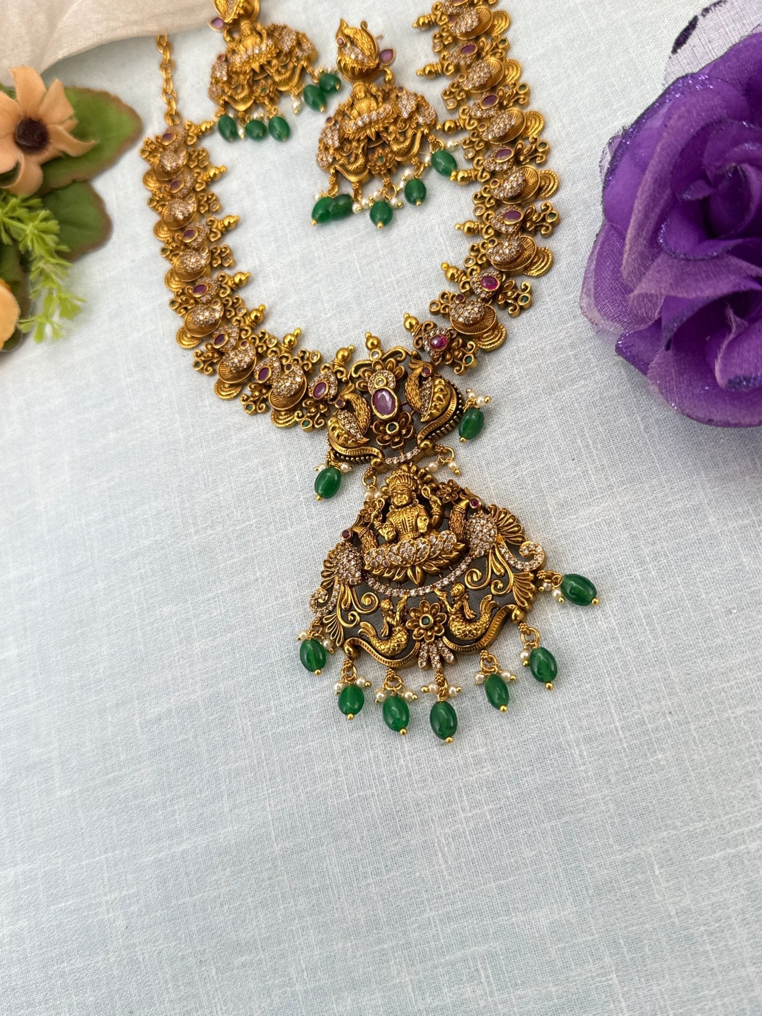 Royal Antique Lakshmi Short Necklace Set 0928 - Mahilas