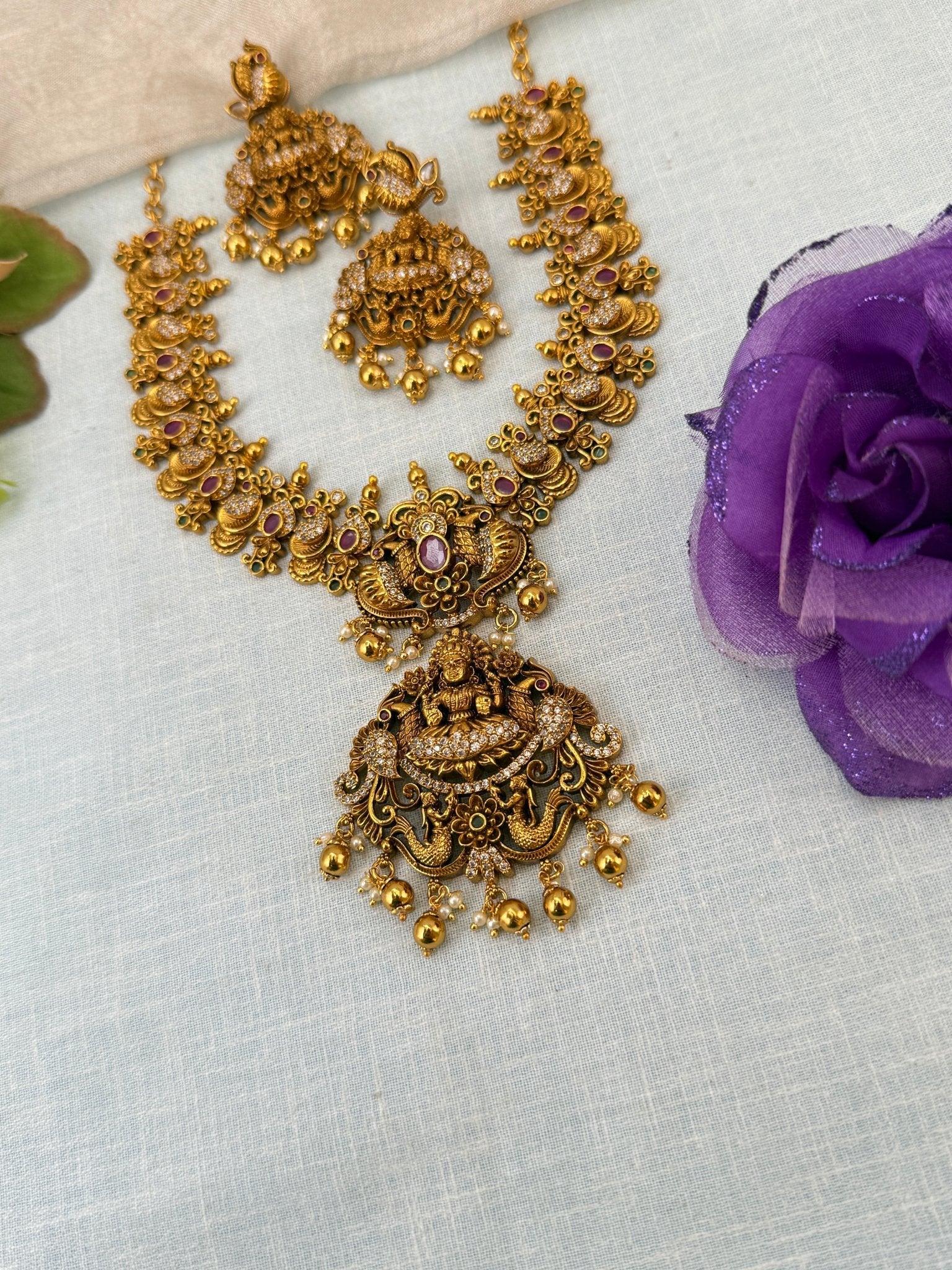 Royal Antique Lakshmi Short Necklace Set 0930 - Mahilas