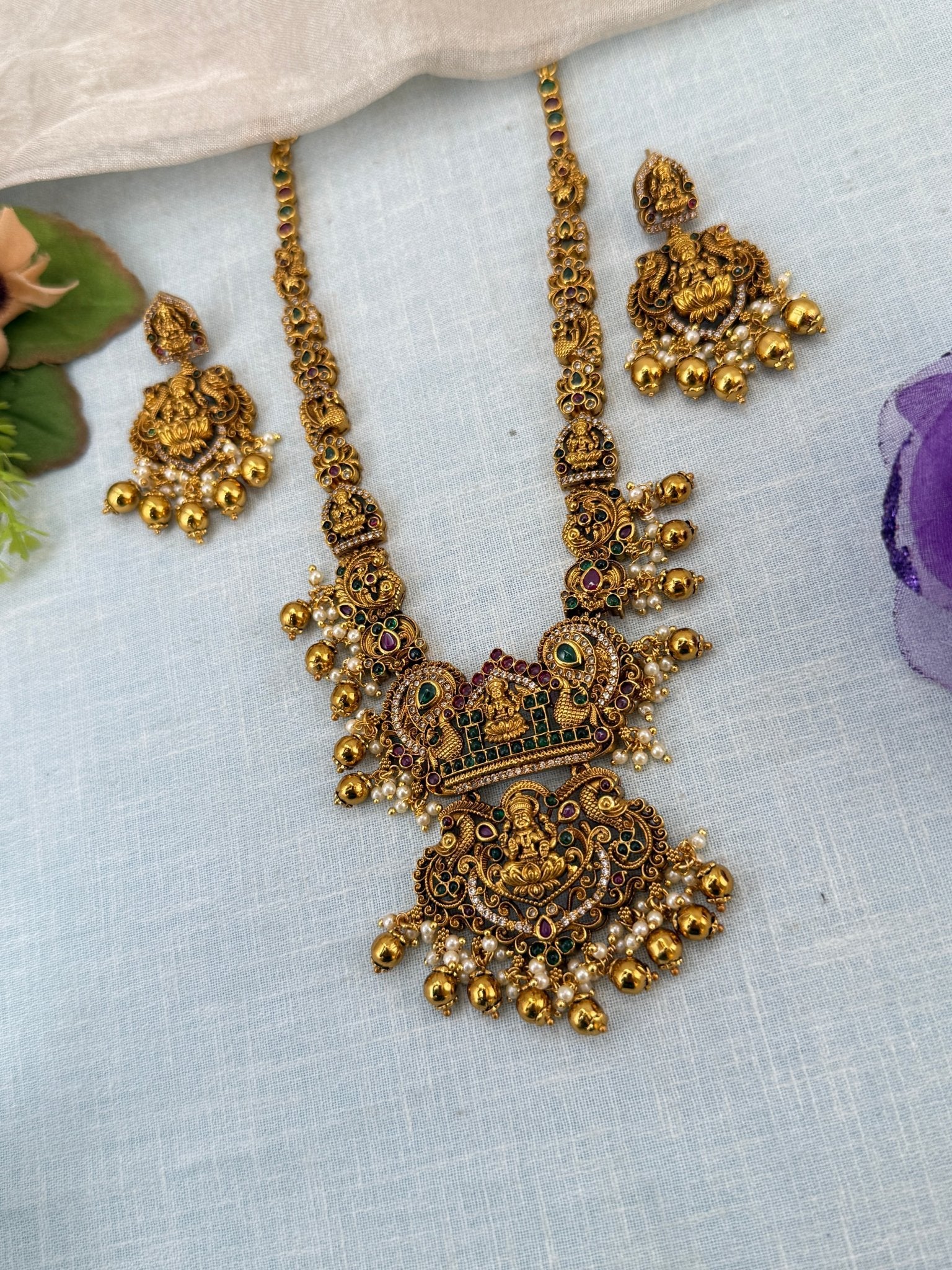 Royal Antique Lakshmi Short Necklace Set 0939 - Mahilas