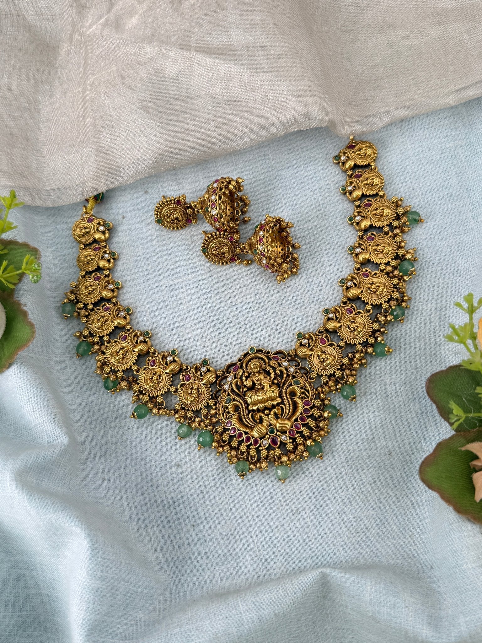 Royal Antique Lakshmi Short Necklace Set 1185 - Mahilas