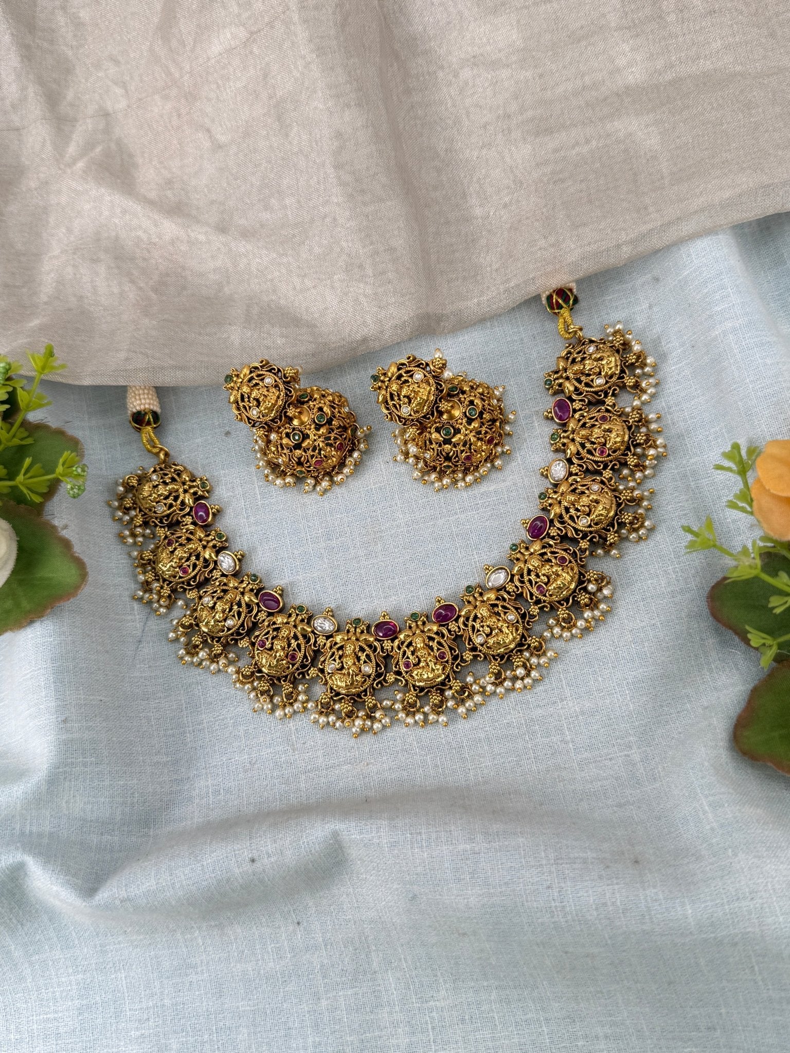 Royal Antique Lakshmi Short Necklace Set 1193 - Mahilas