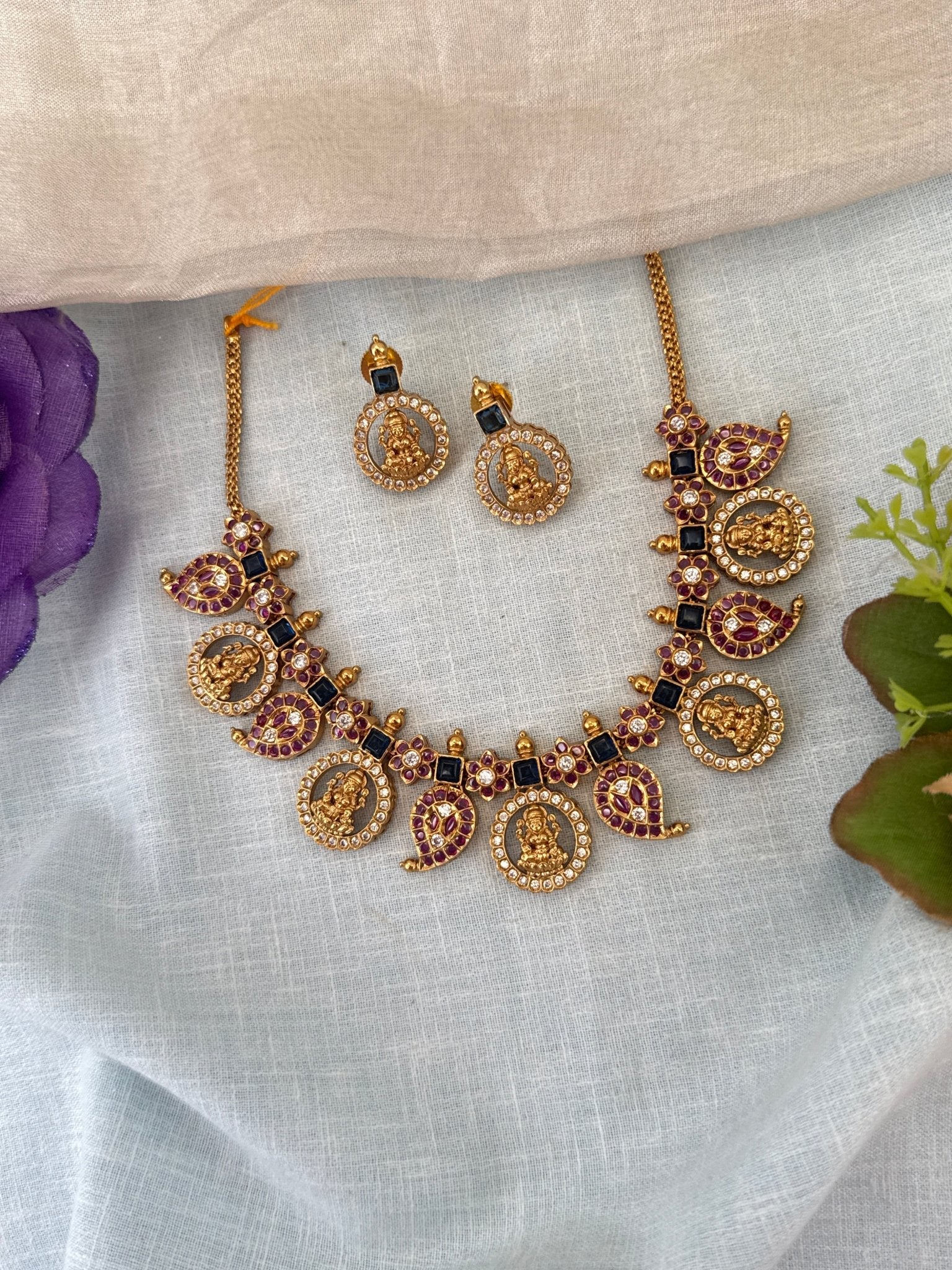 Royal Antique Lakshmi Short Necklace Set 1219 - Mahilas