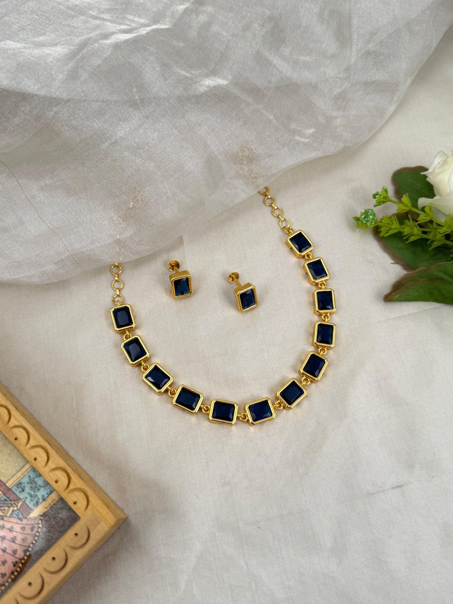 Royal Antique Necklace Set 700 - Mahilas