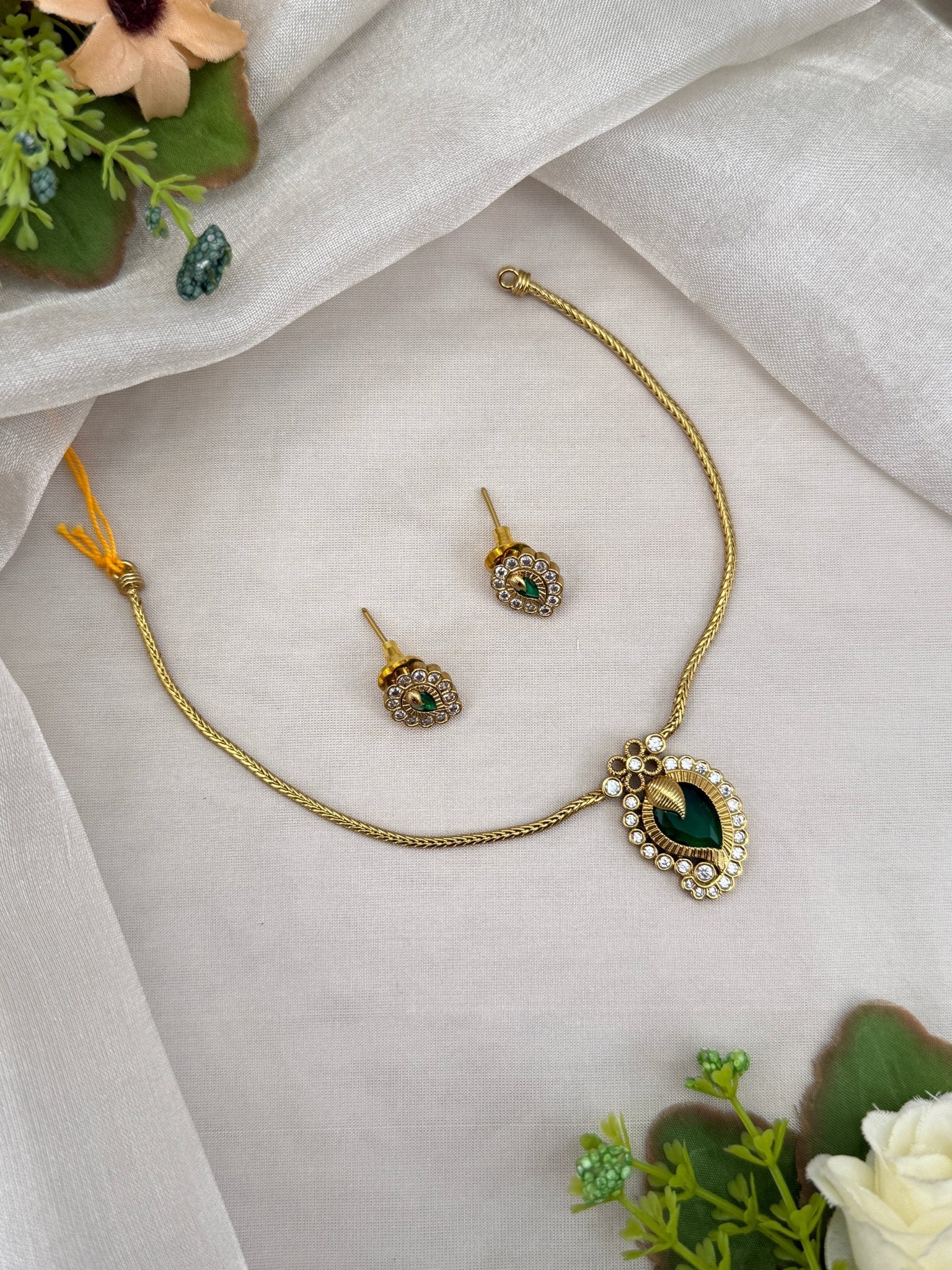 Royal Antique Necklace Set 724 - Mahilas