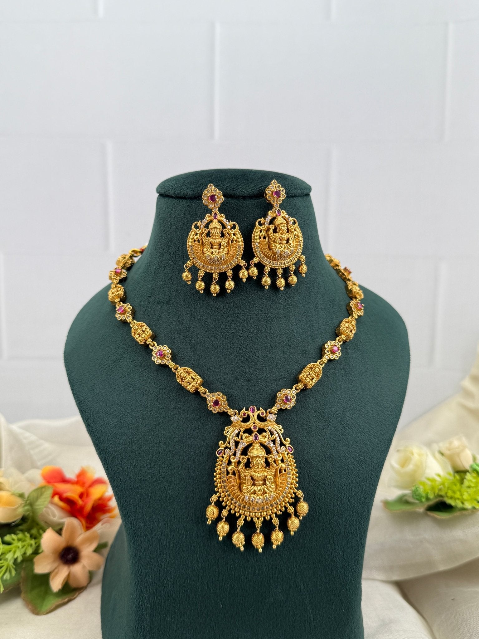 Royal Antique Necklace Set 748 - Mahilas