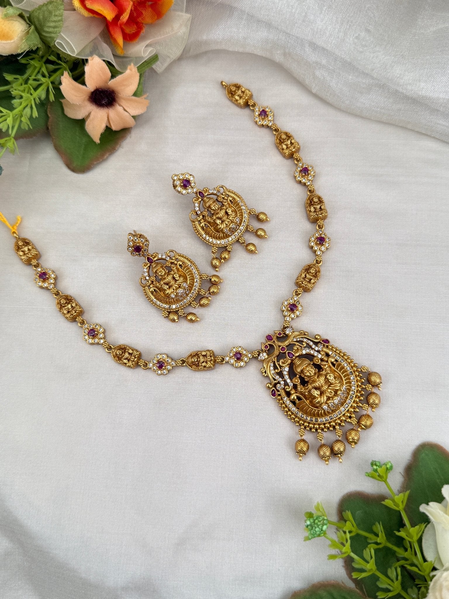 Royal Antique Necklace Set 748 - Mahilas