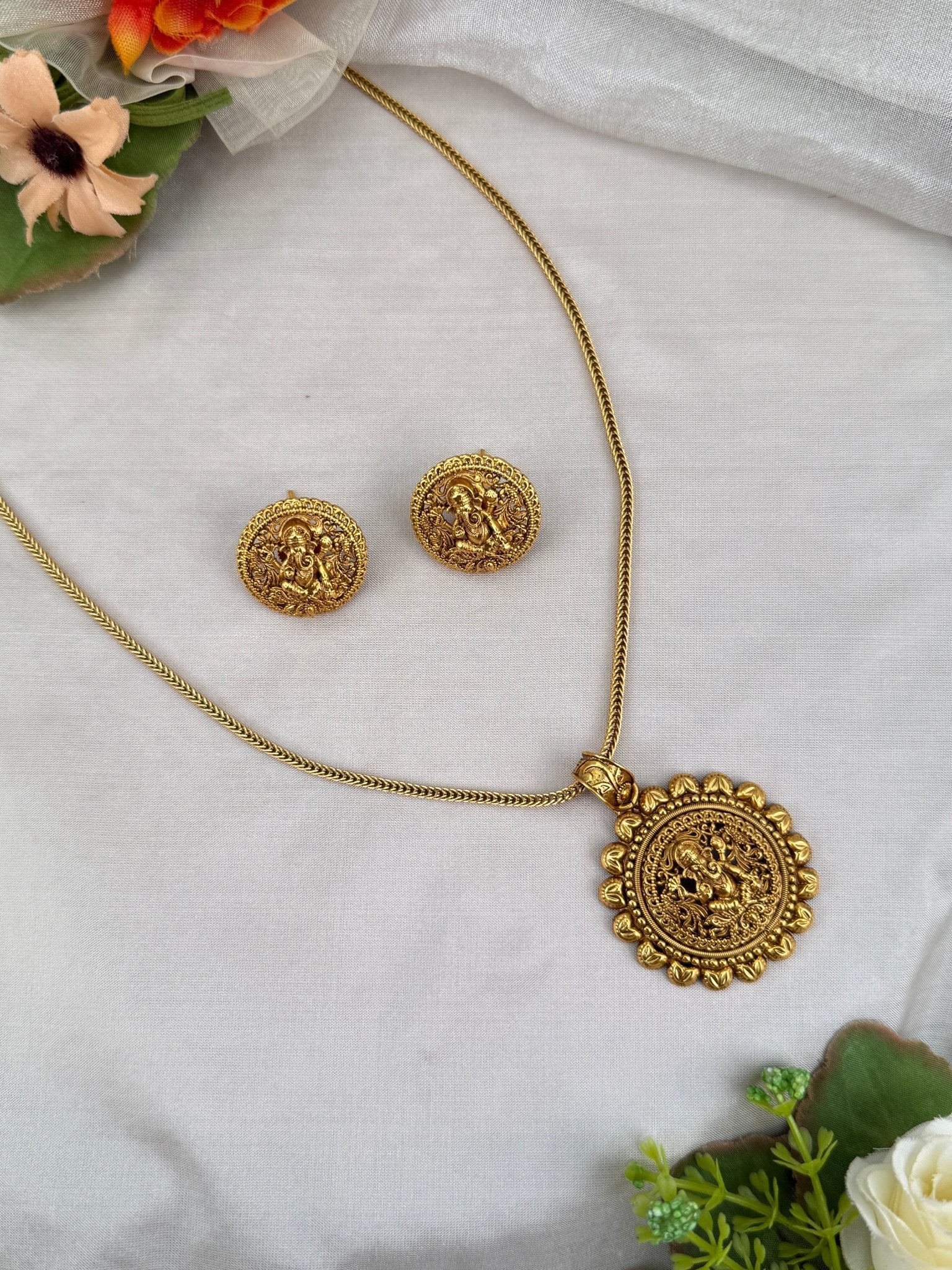 Royal Antique Pendant Necklace Set 752 - Mahilas