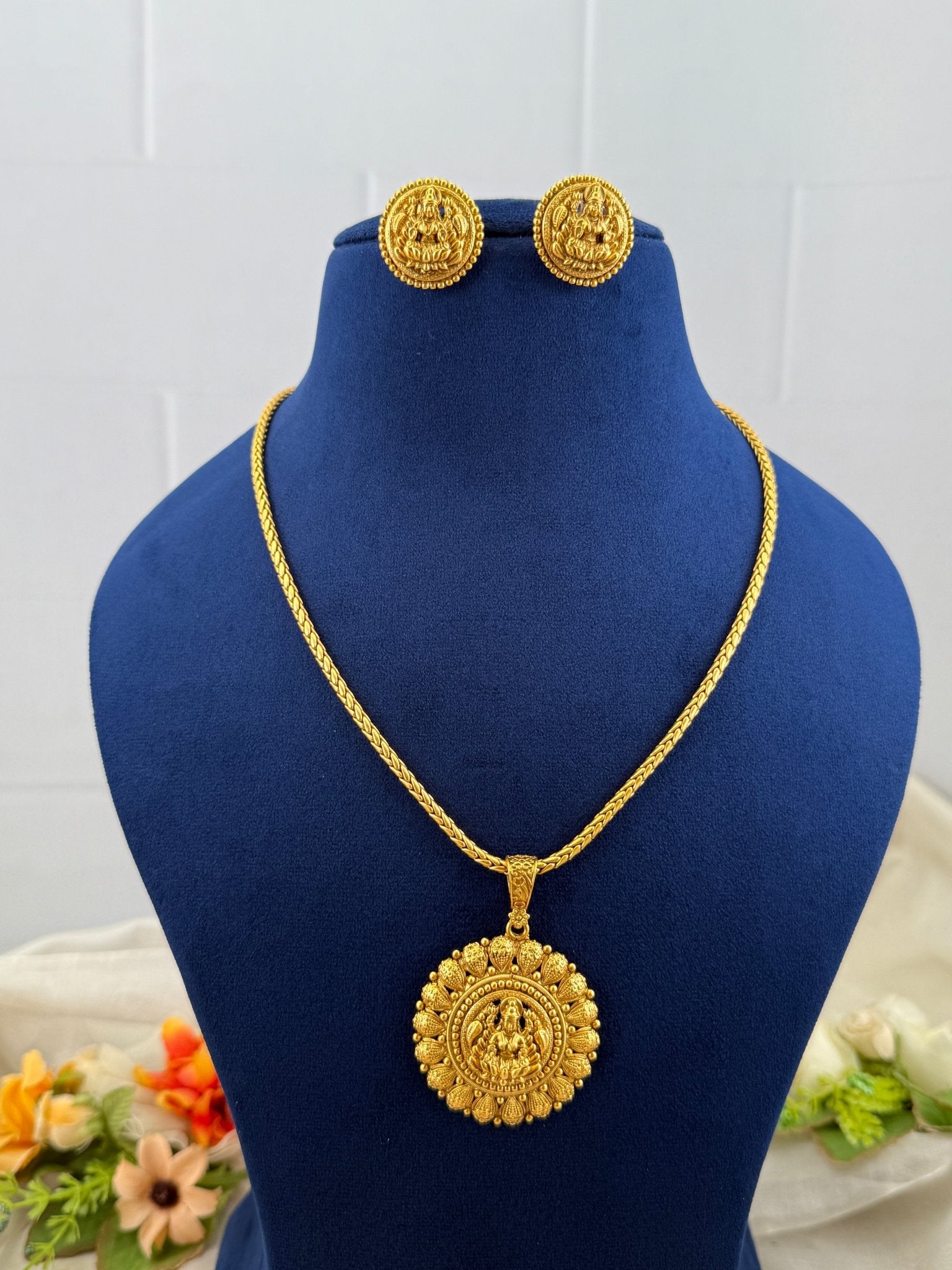 Royal Antique Pendant Necklace Set 753 - Mahilas