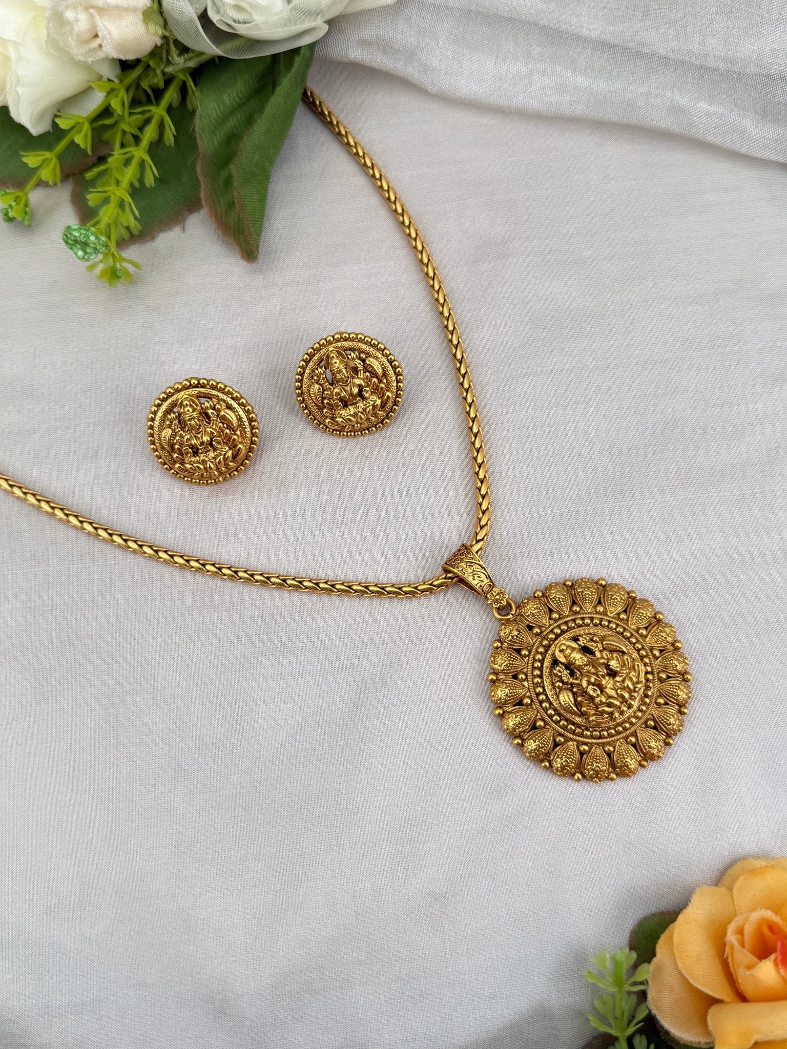 Royal Antique Pendant Necklace Set 753 - Mahilas