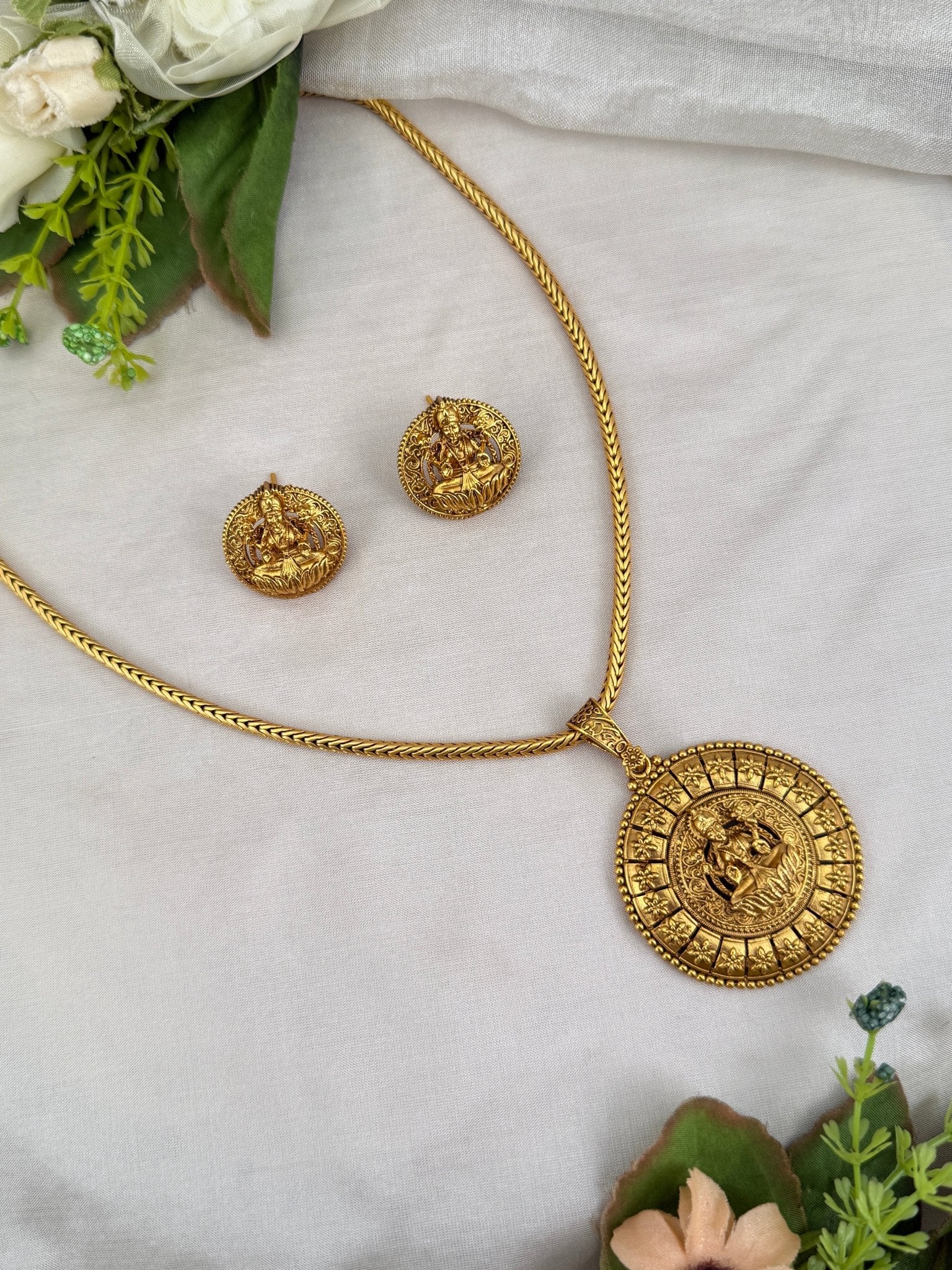Royal Antique Pendant Necklace Set 755 - Mahilas