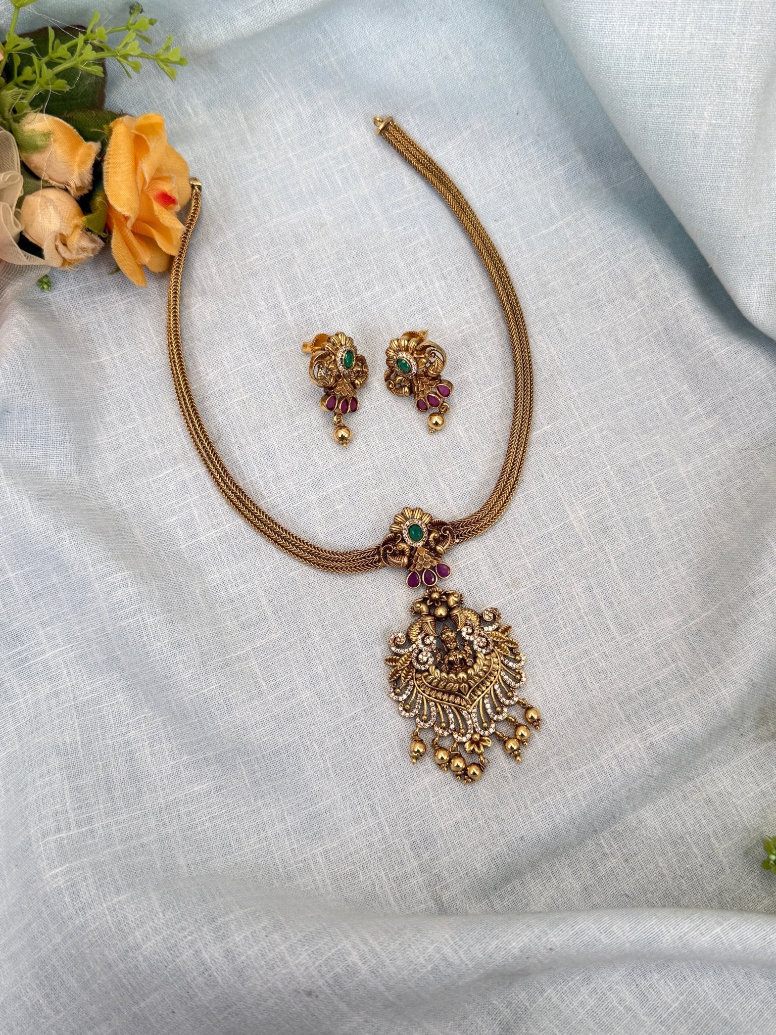 Royal Antique Pendant Short Necklace Set 0312 - Mahilas