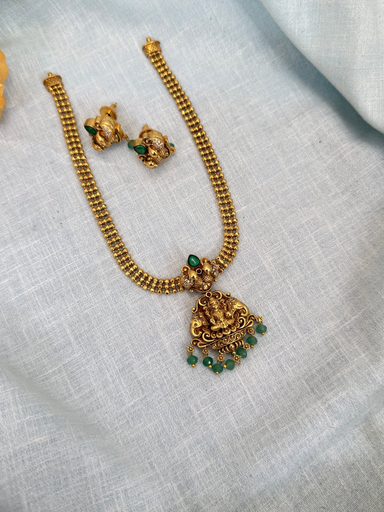 Royal Antique Pendant Short Necklace Set 0314 - Mahilas
