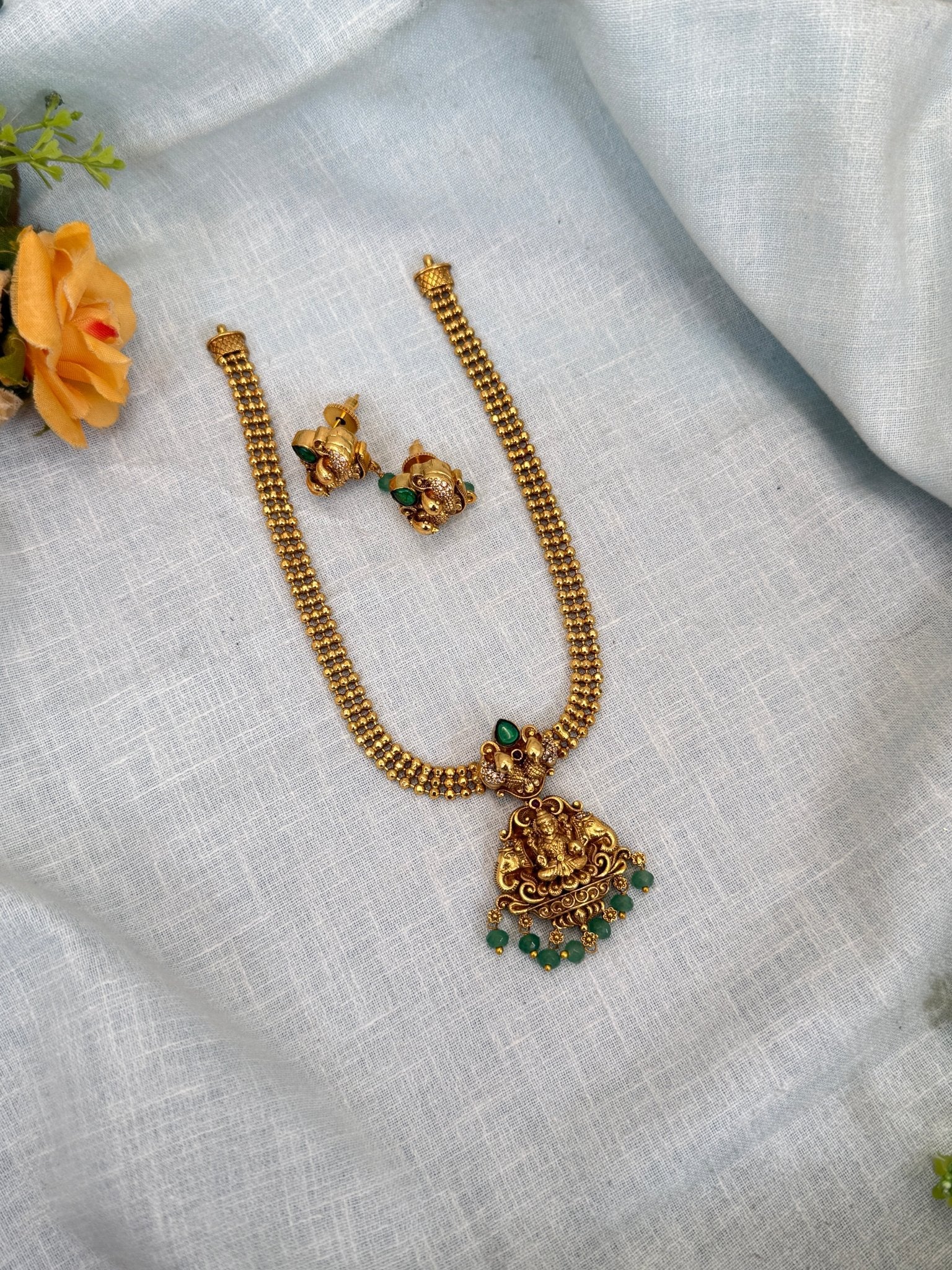 Royal Antique Pendant Short Necklace Set 0314 - Mahilas