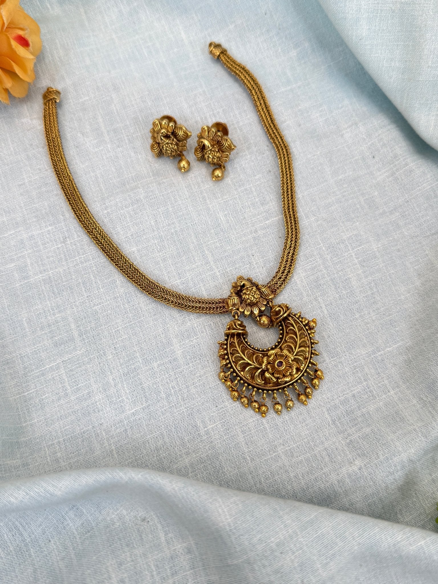 Royal Antique Pendant Short Necklace Set 0315 - Mahilas