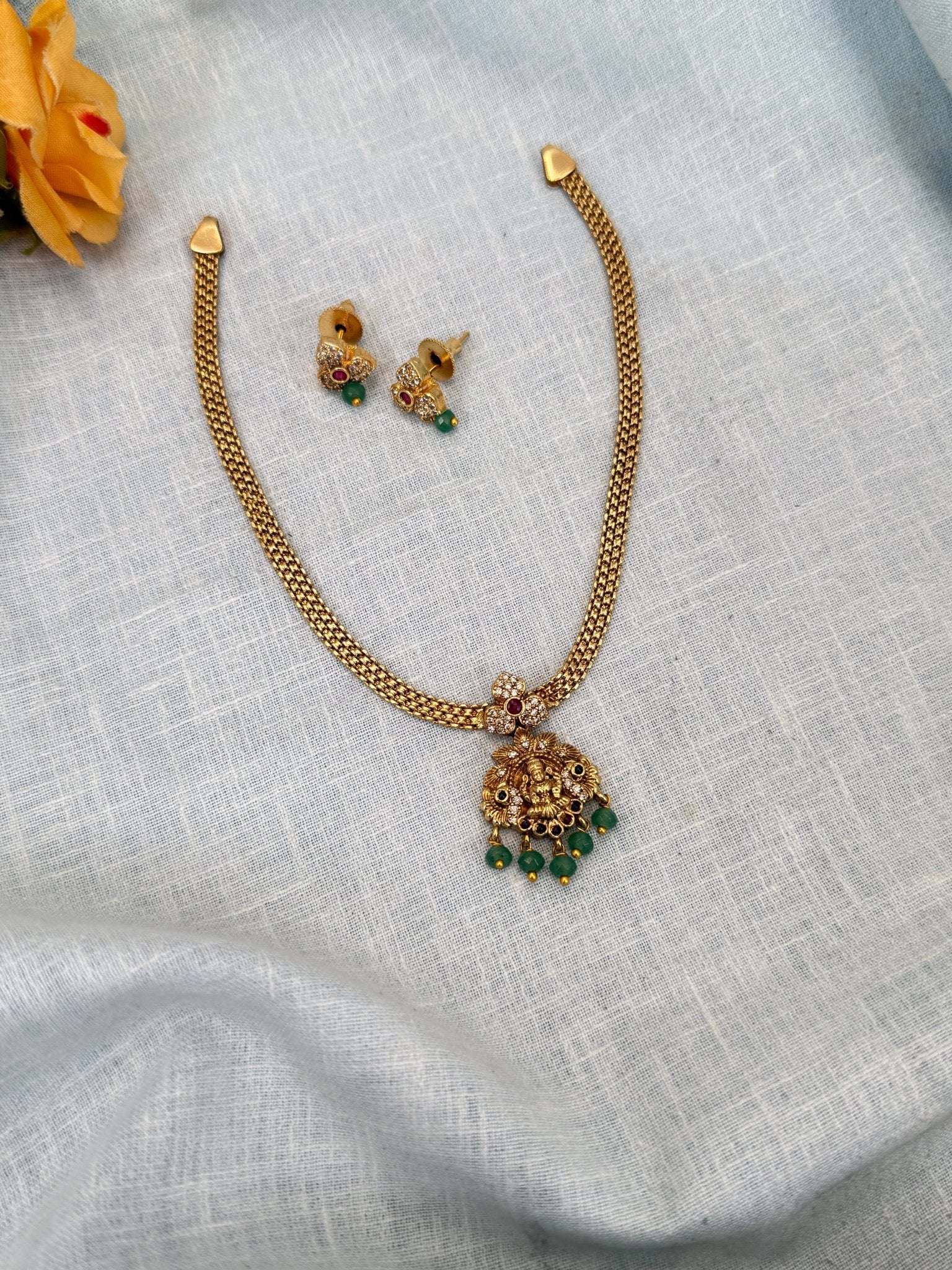Royal Antique Pendant Short Necklace Set 0318 - Mahilas