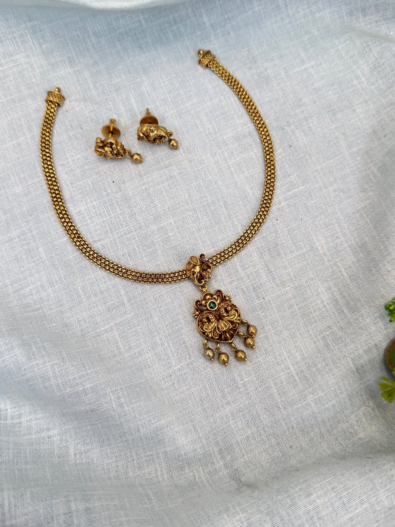 Royal Antique Pendant Short Necklace Set 0328 - Mahilas