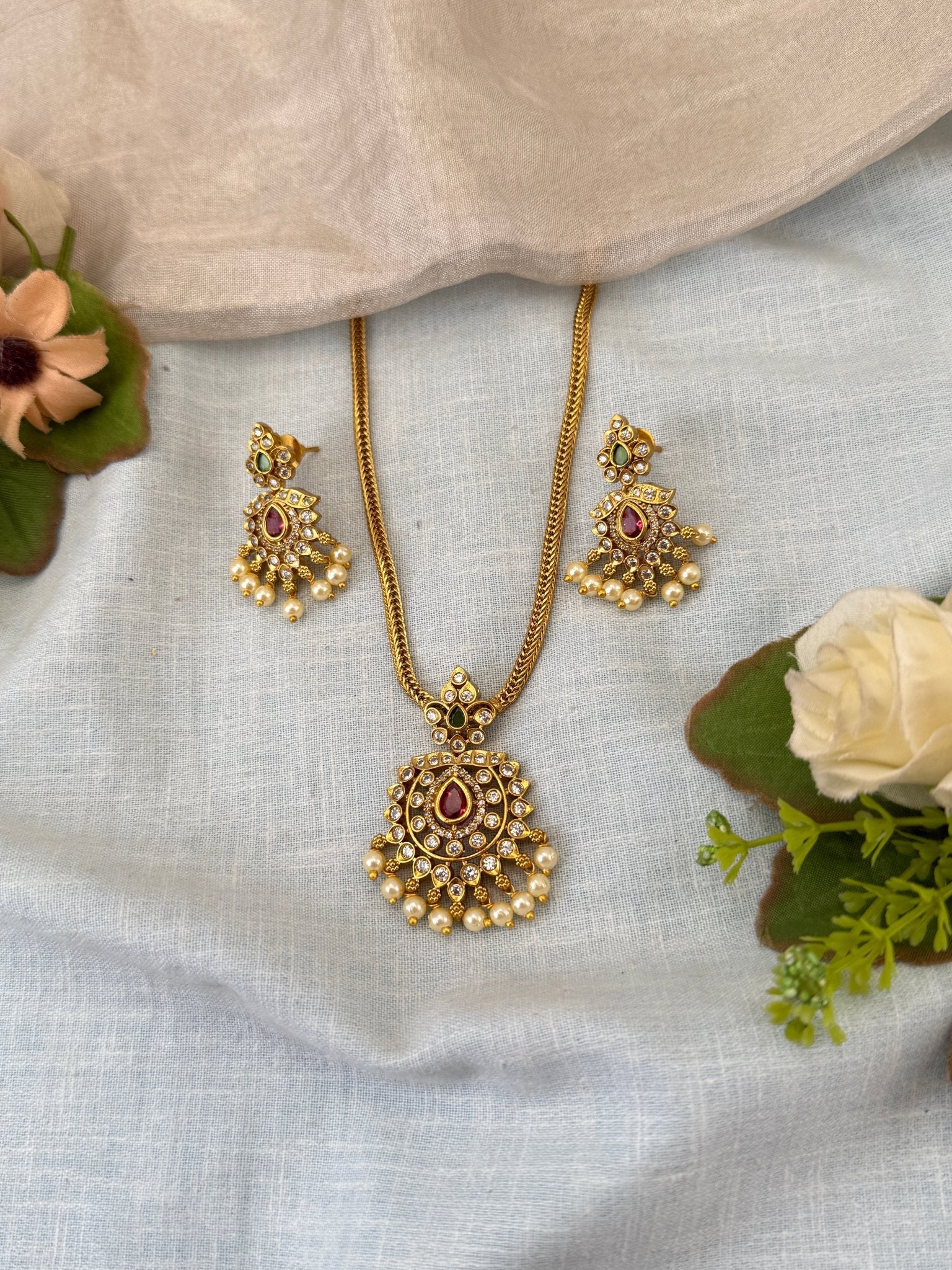 Royal Antique Pendant Stone Short Necklace Set 0971 - Mahilas