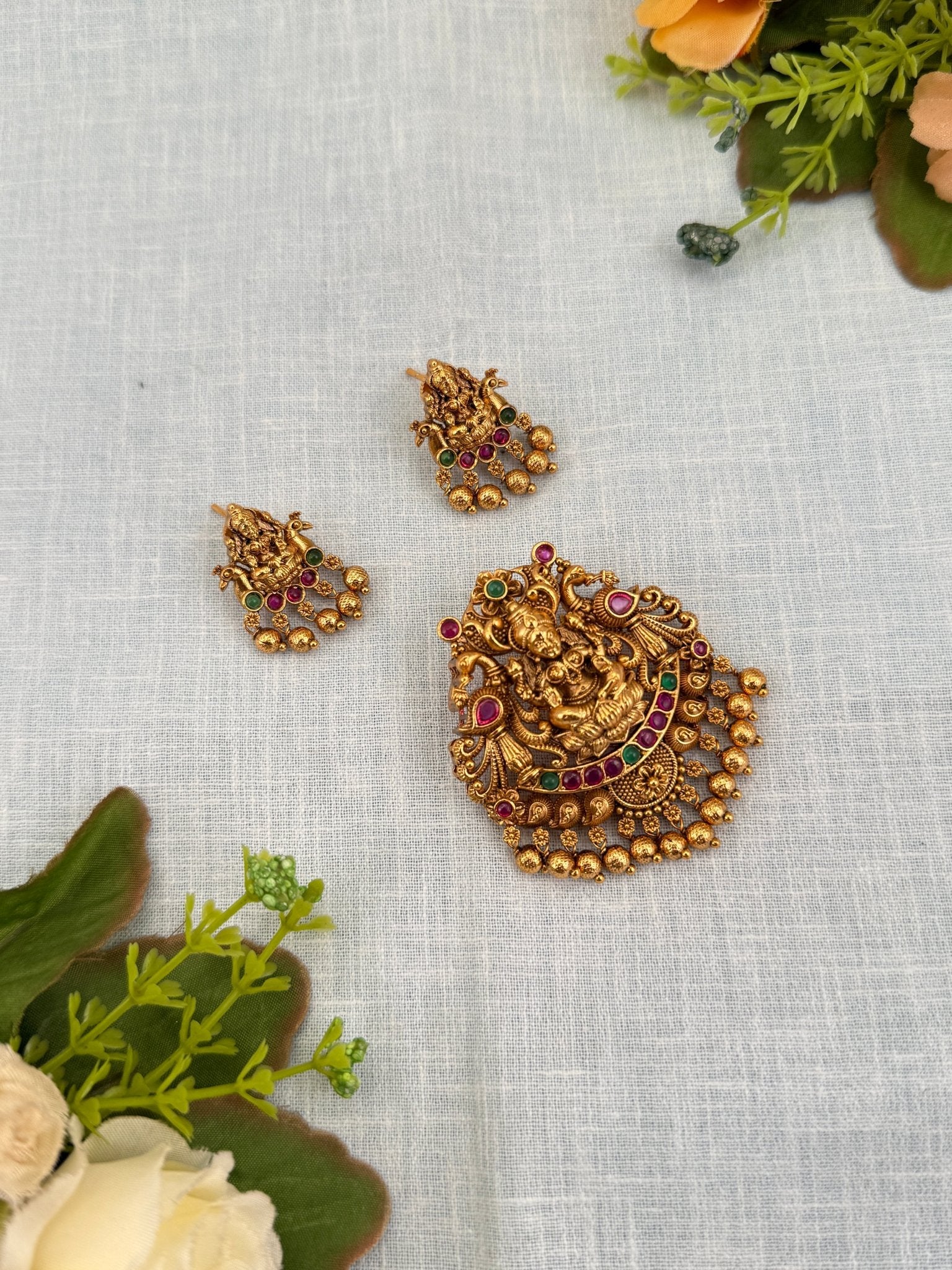 Royal Antique Pendant With Earrings 105 - Mahilas