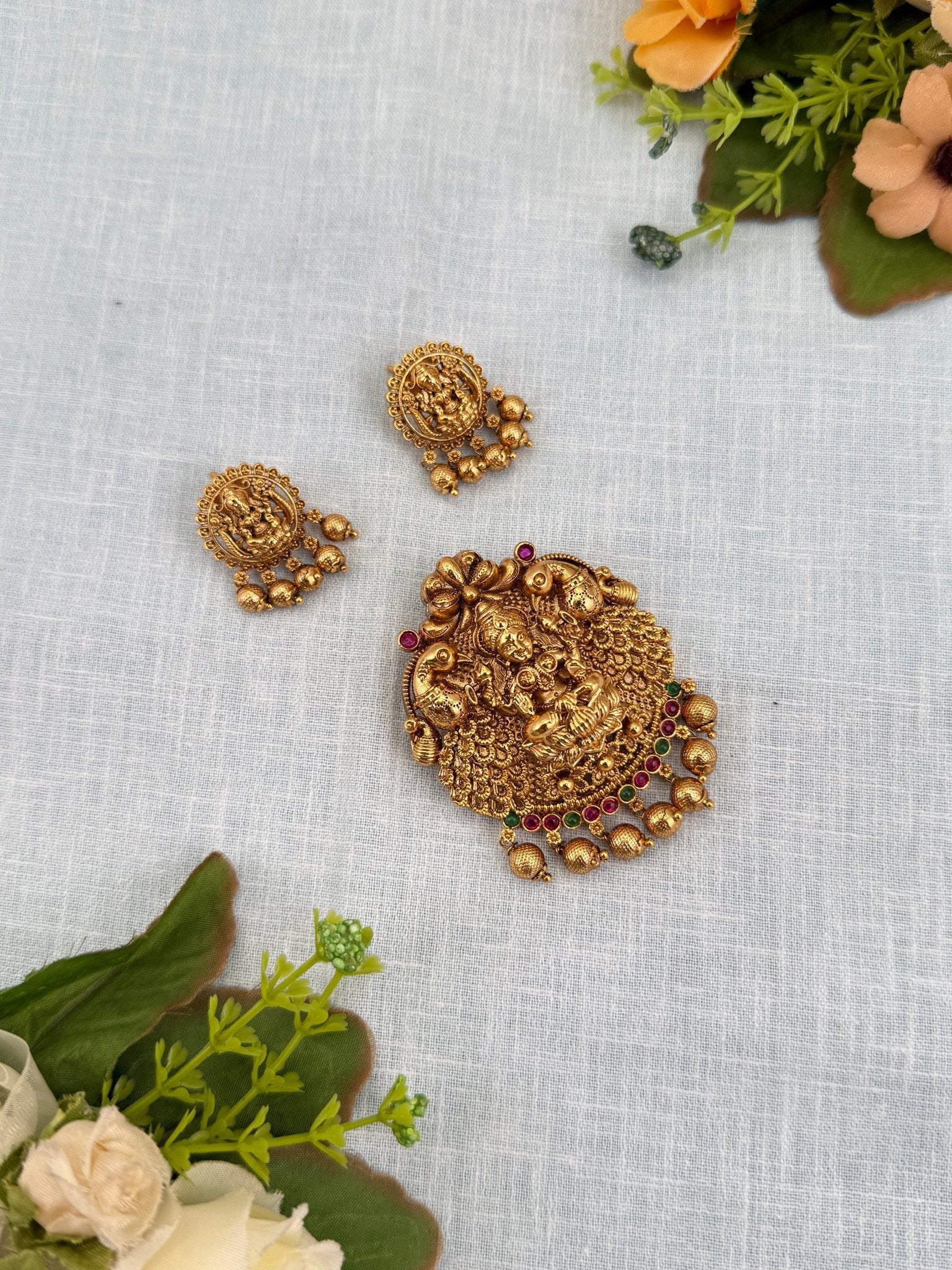Royal Antique Pendant With Earrings 107 - Mahilas