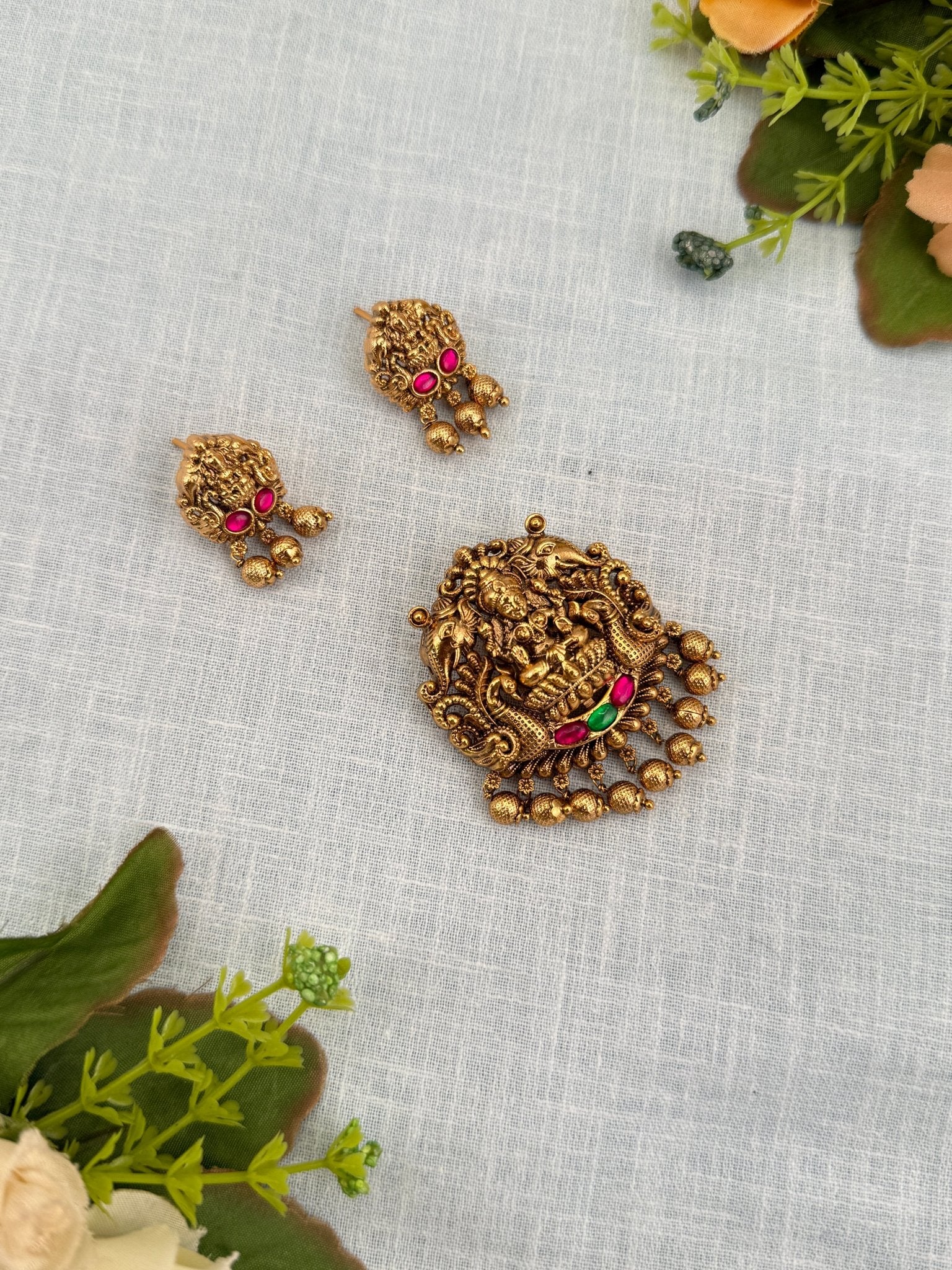 Royal Antique Pendant With Earrings 113 - Mahilas