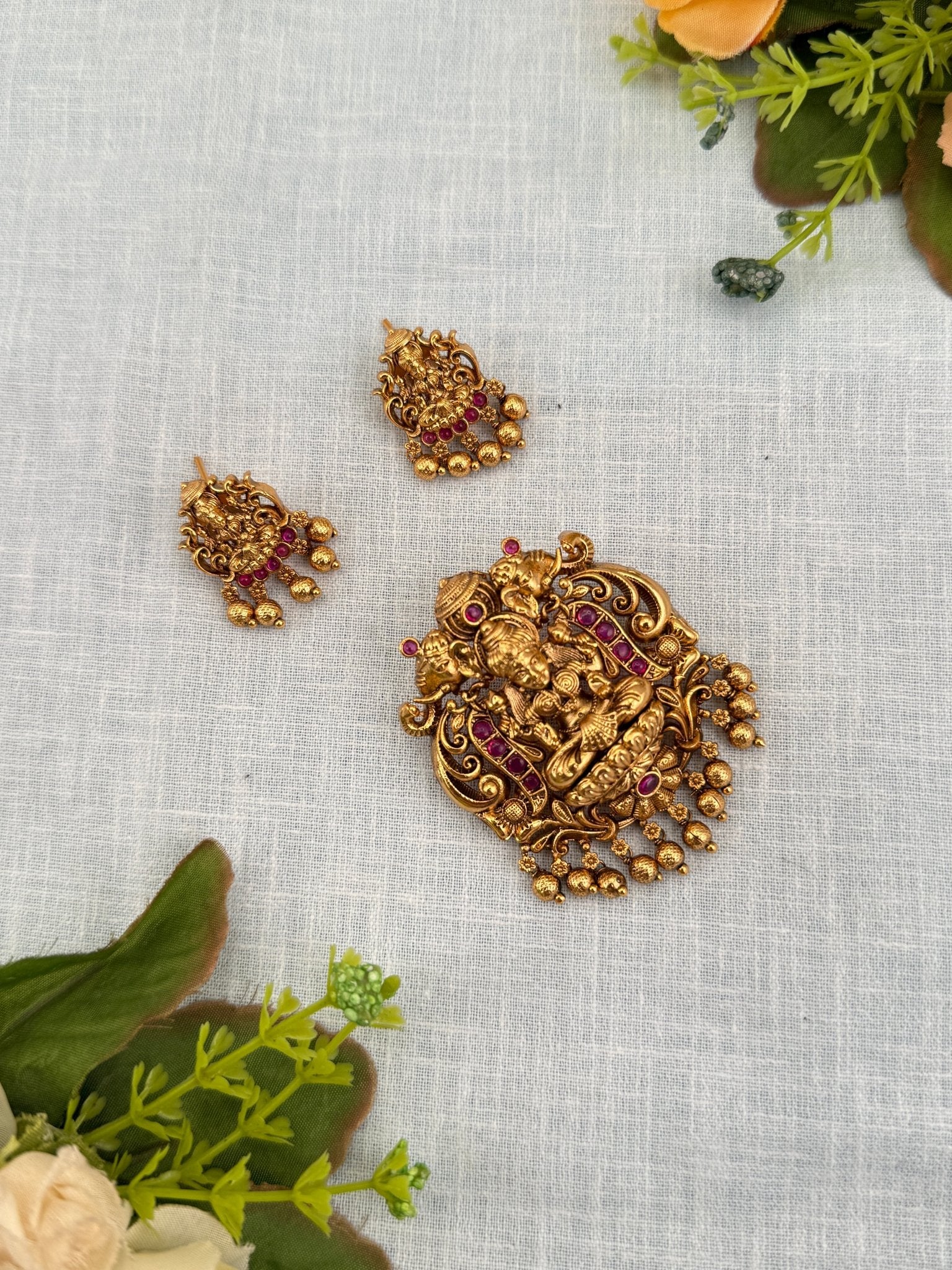 Royal Antique Pendant With Earrings 114 - Mahilas