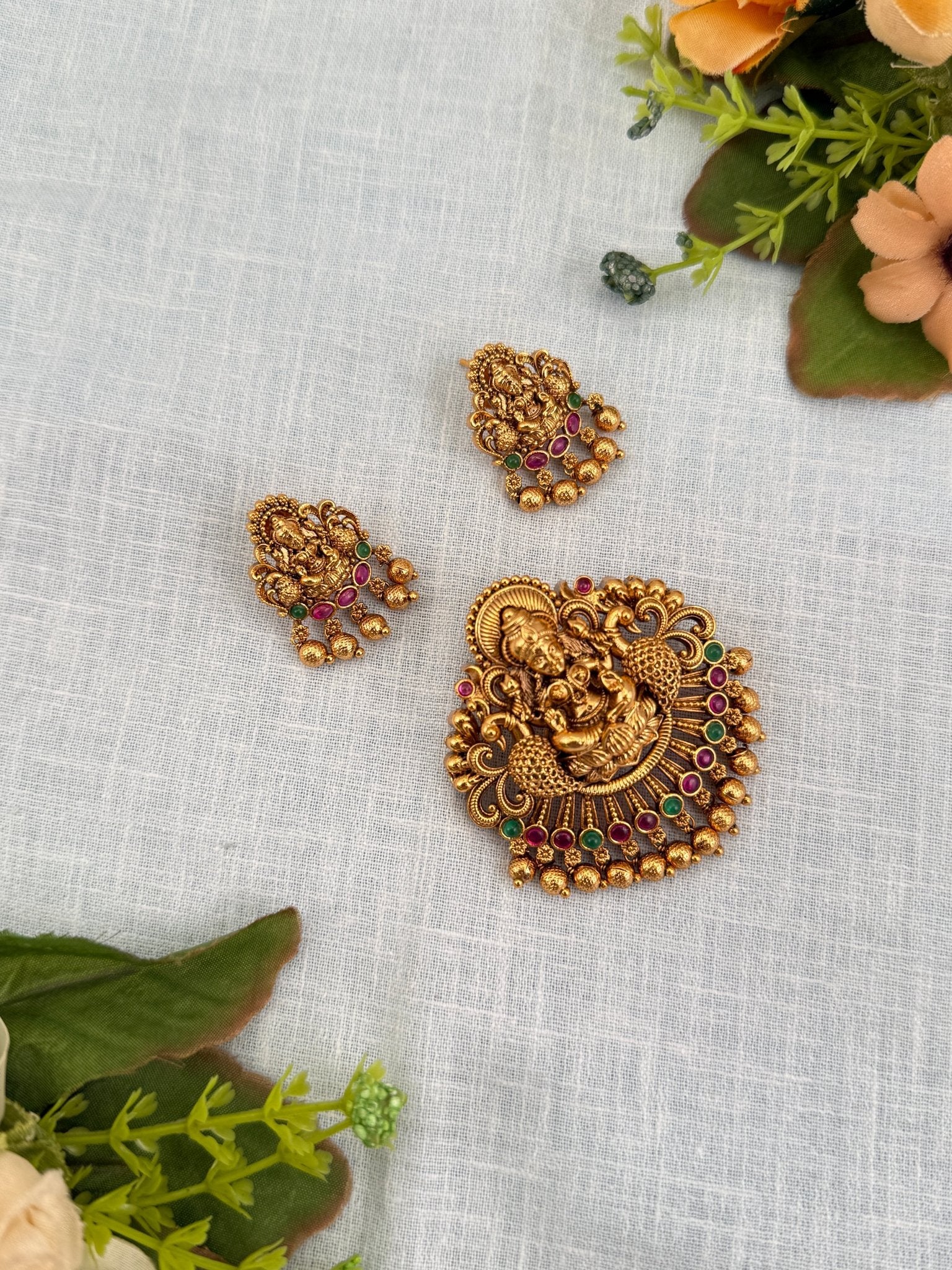 Royal Antique Pendant With Earrings 117 - Mahilas