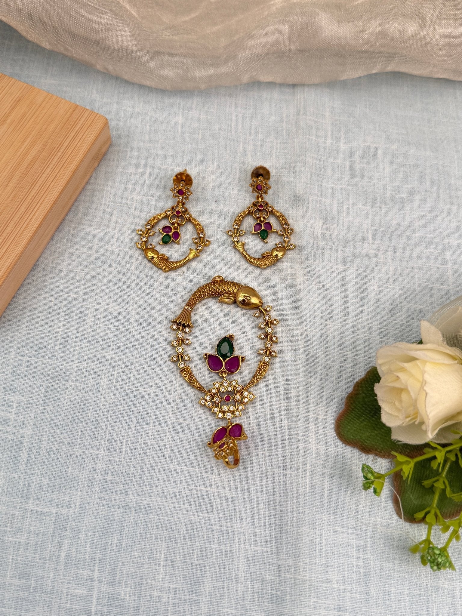 Royal Antique Pendant with Earrings 175 - Mahilas