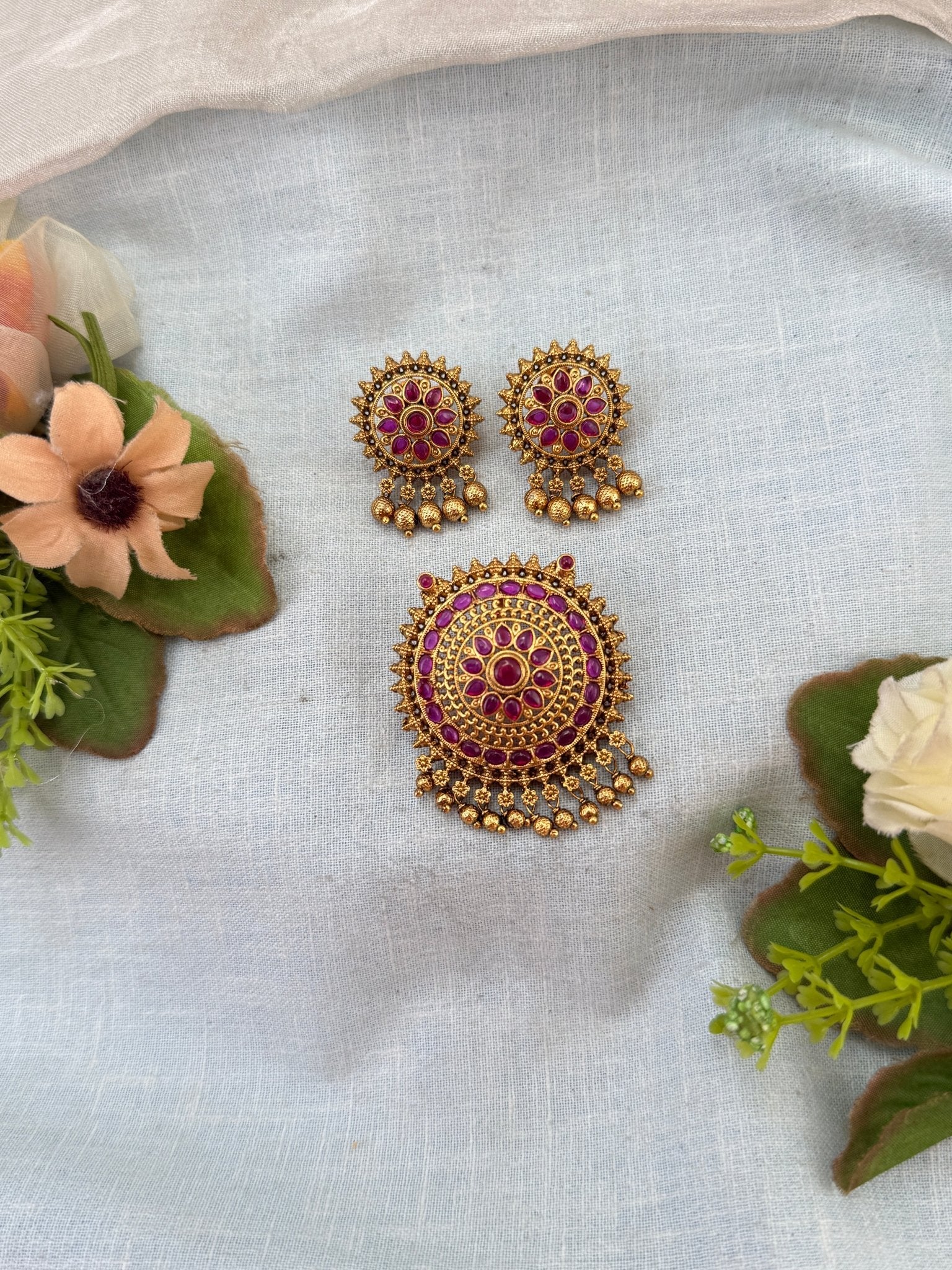 Royal Antique Pendant with Earrings Set 330 - Mahilas