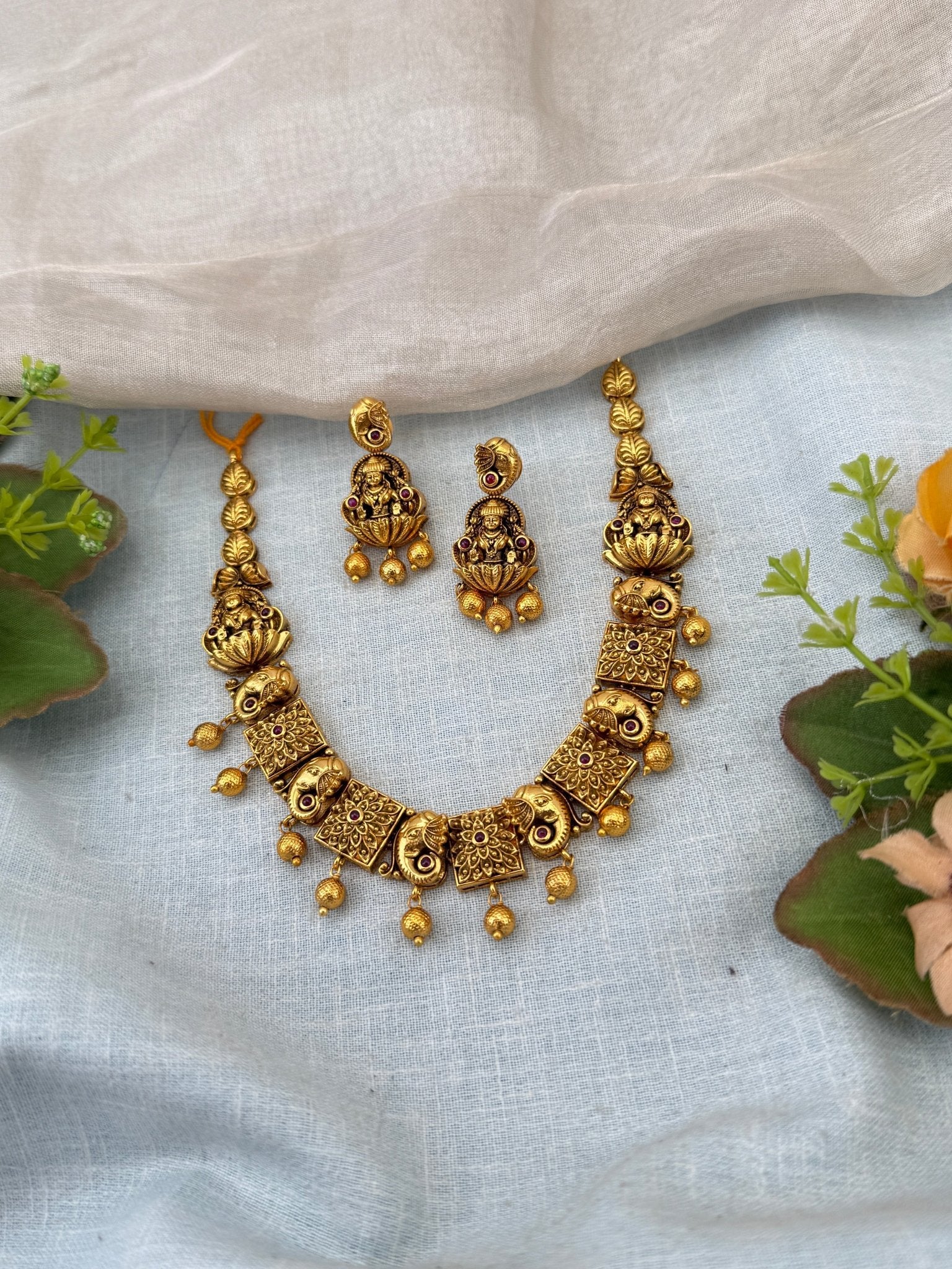 Royal Antique Short Elephant Necklace Set 1170 - Mahilas